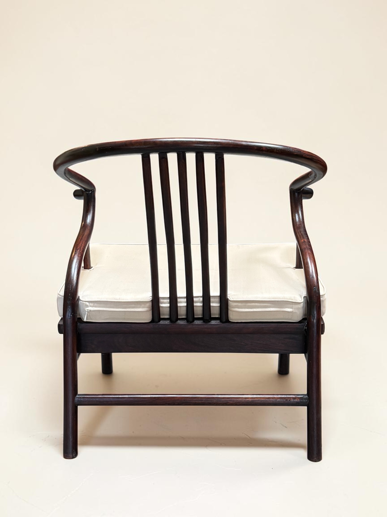 Alter chinesischer Sessel Quanyi mit Hufeisenlehne