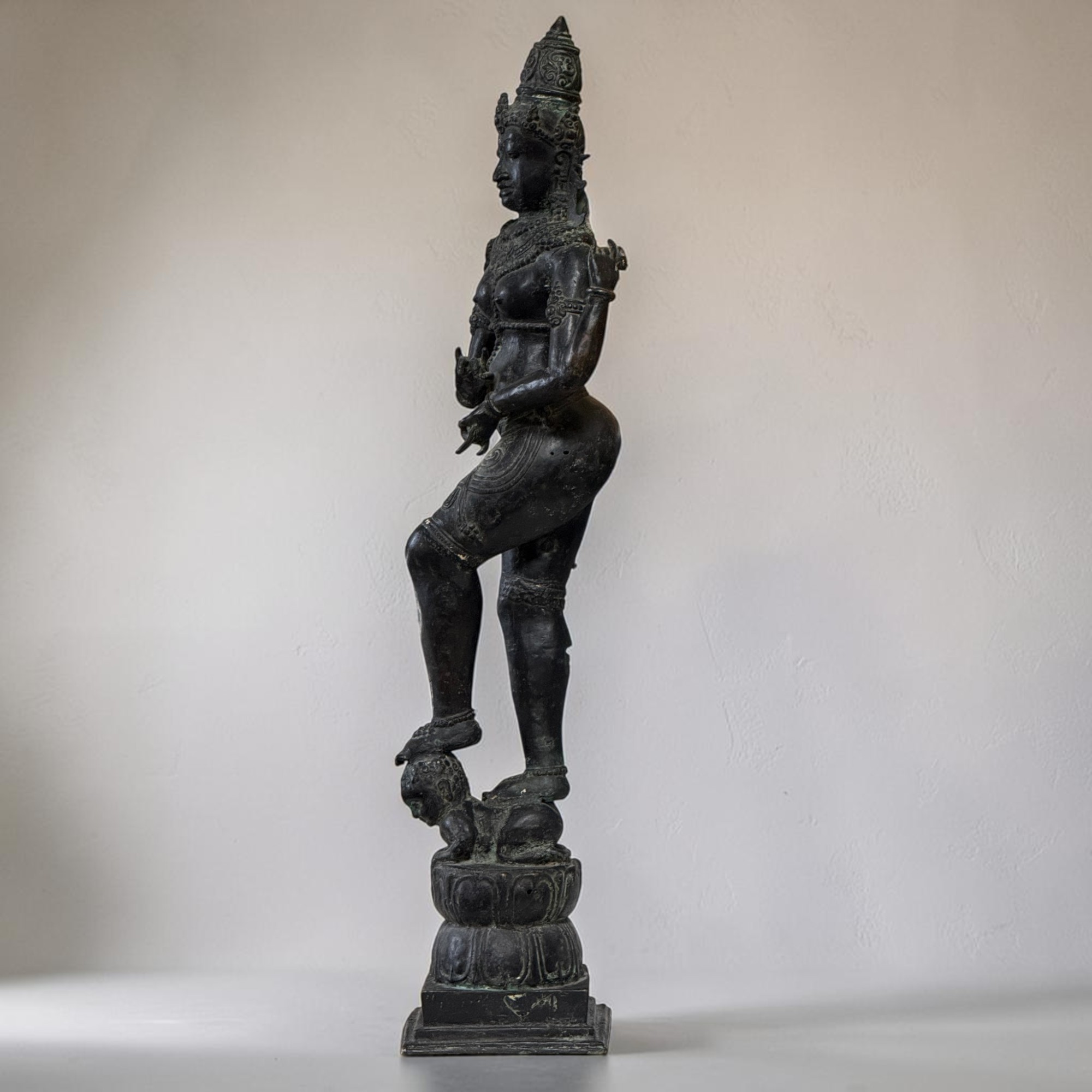 Indische Bronze Statue Devi Shakti im Chola Stil - 106 cm groß