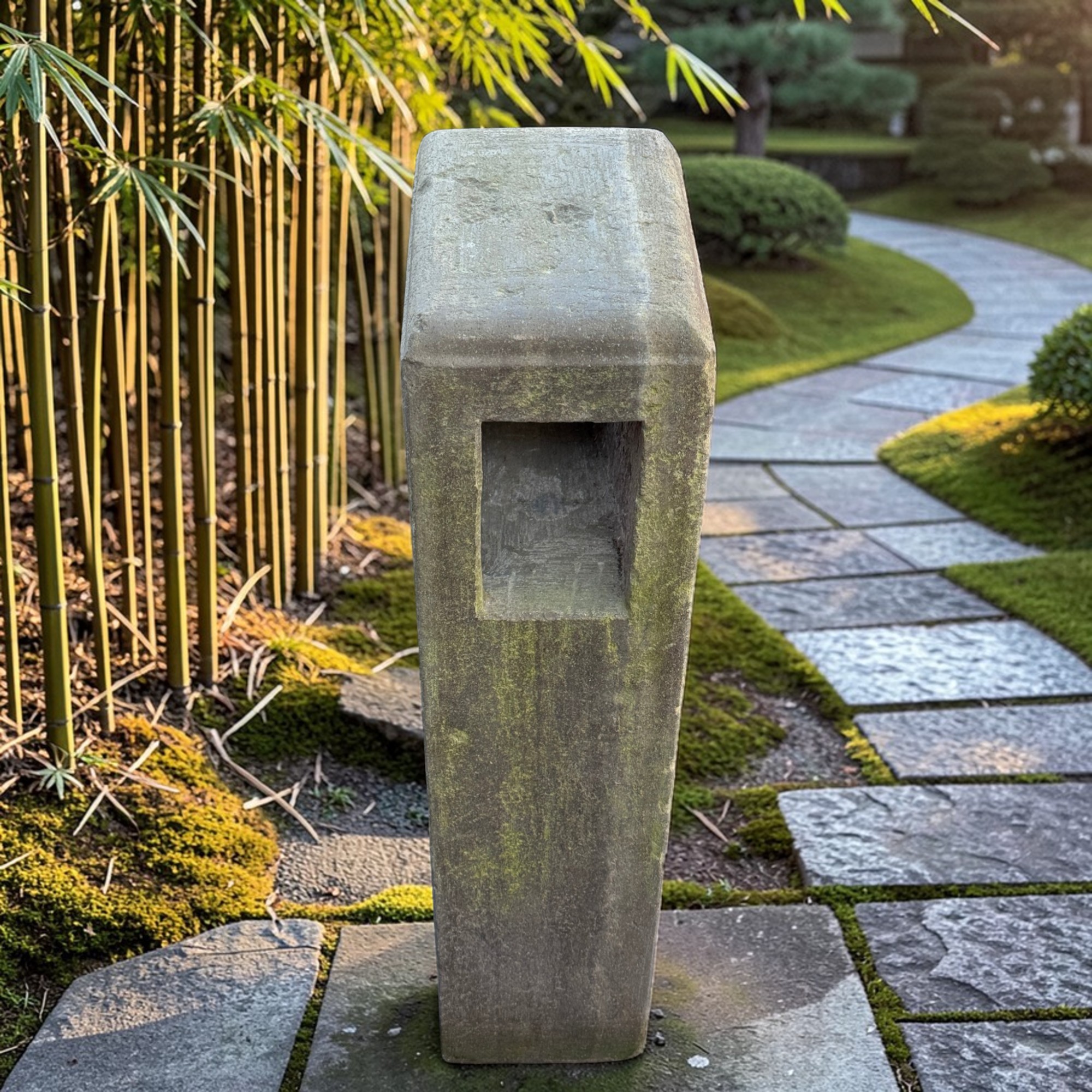 Japanische Steinlaterne mit Inschrift - datiert auf 1902