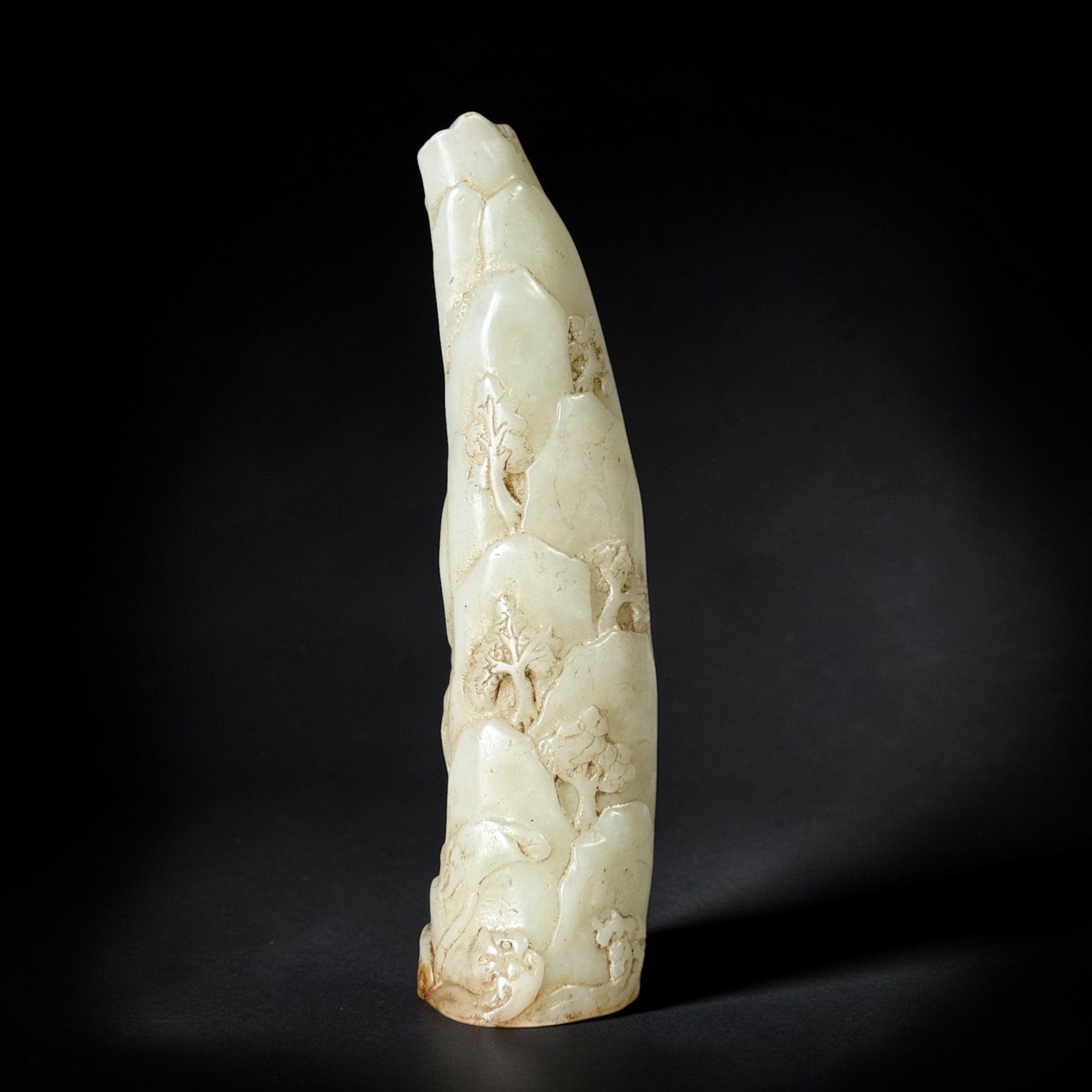 Guanyin Bodhisattva aus chinesischer Jade – Berg-Relief (18 cm)