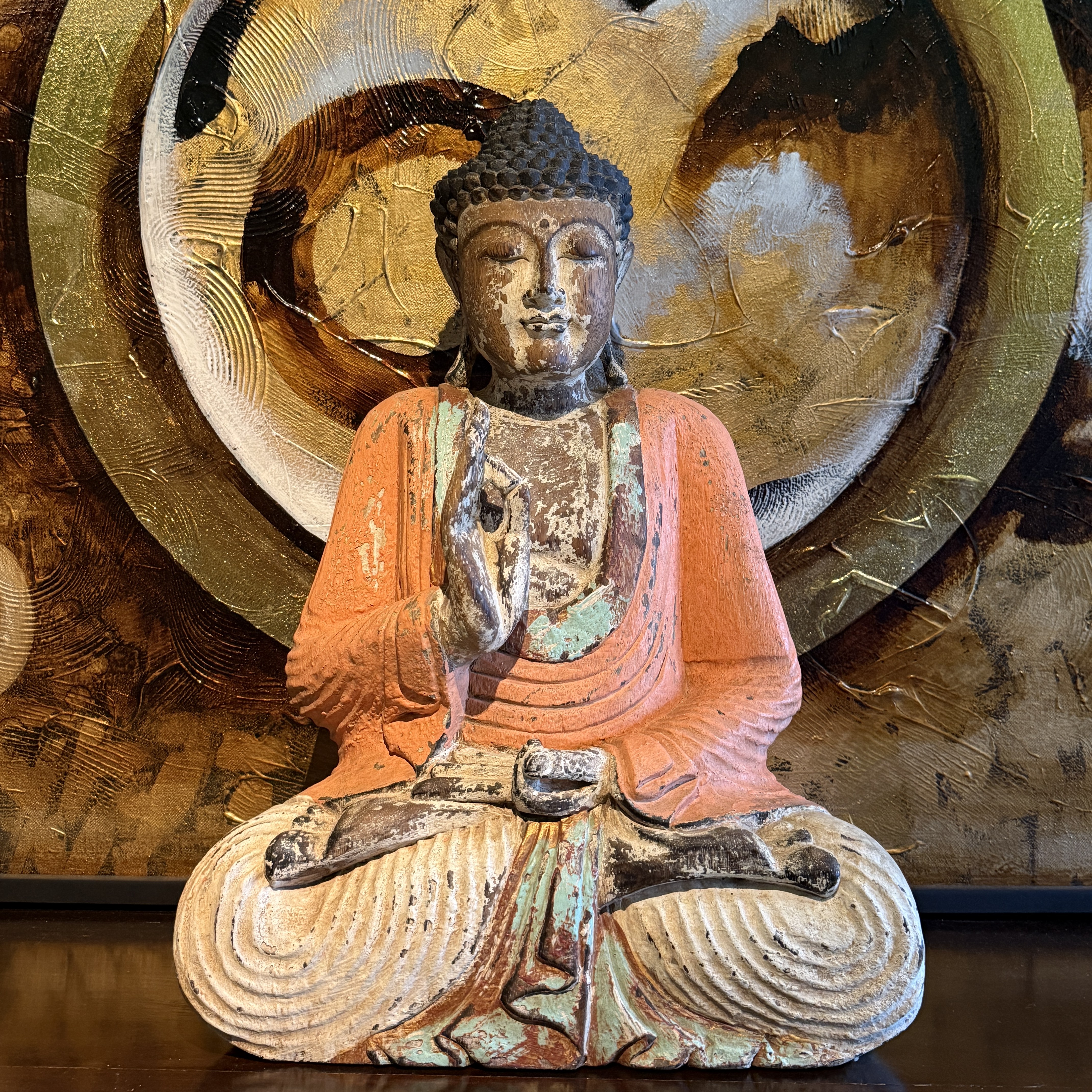 Vintage Buddha Figur aus Suarholz, bemalt, Vitarka Mudra, 50 cm – Indonesien