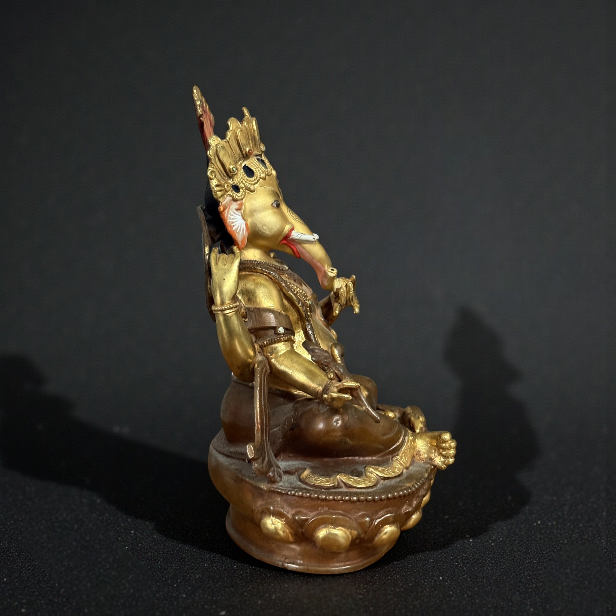 Ganesha Figur aus Bronze mit Teilvergoldung, Nepal