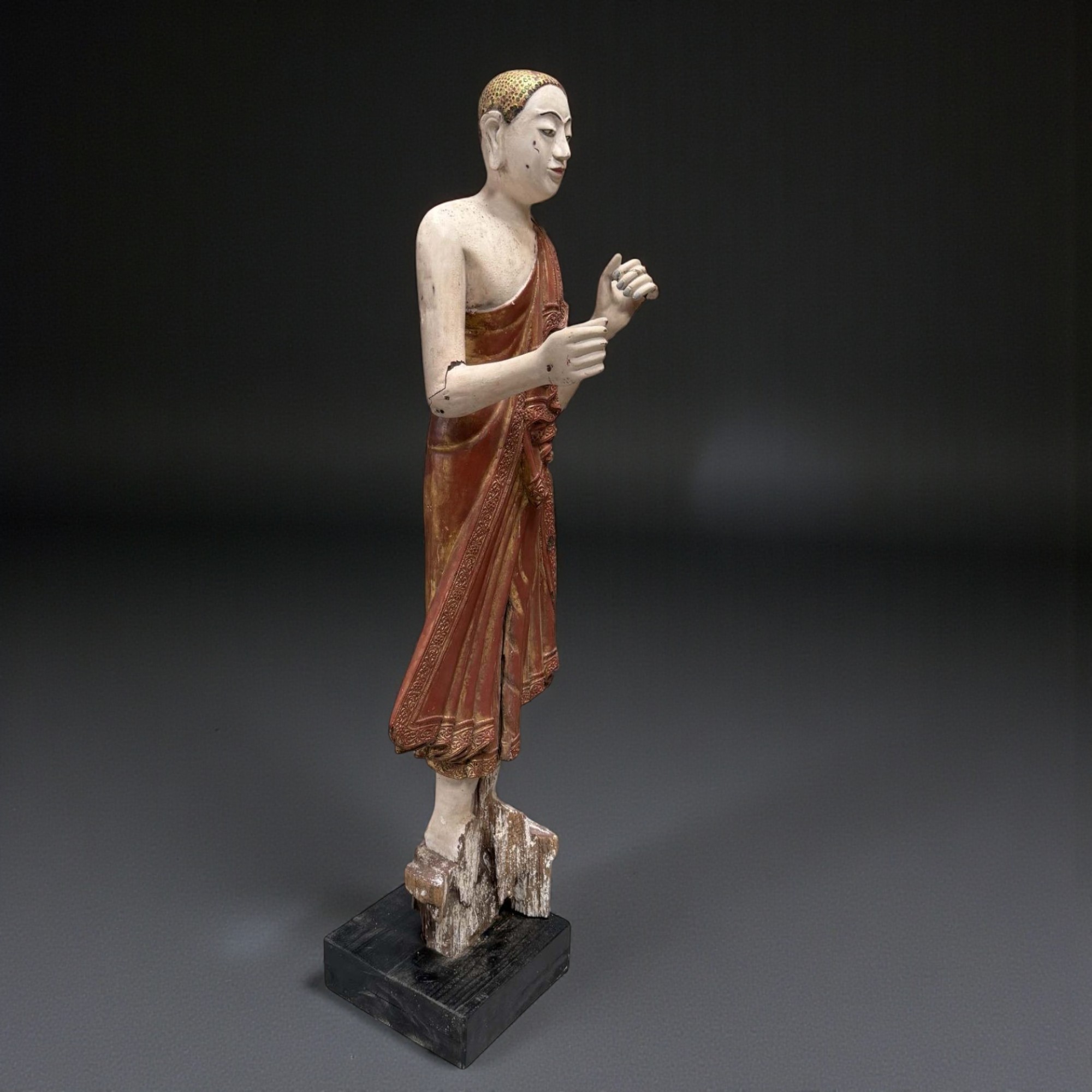 Burmesische Mönchsfigur aus Teakholz – ca. 140 Jahre alt