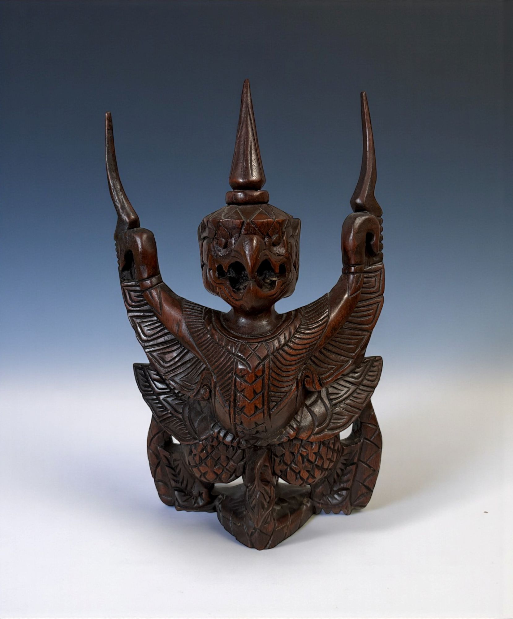 Alte Garuda Holz Skulptur aus Thailand