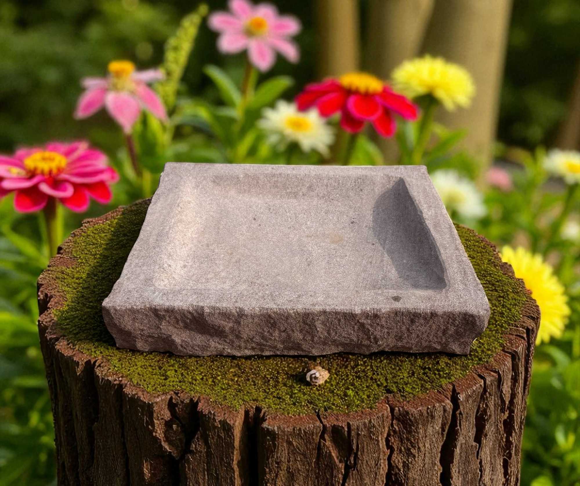 Naturstein Insekten Tränke – Bienen-Bar für den Garten