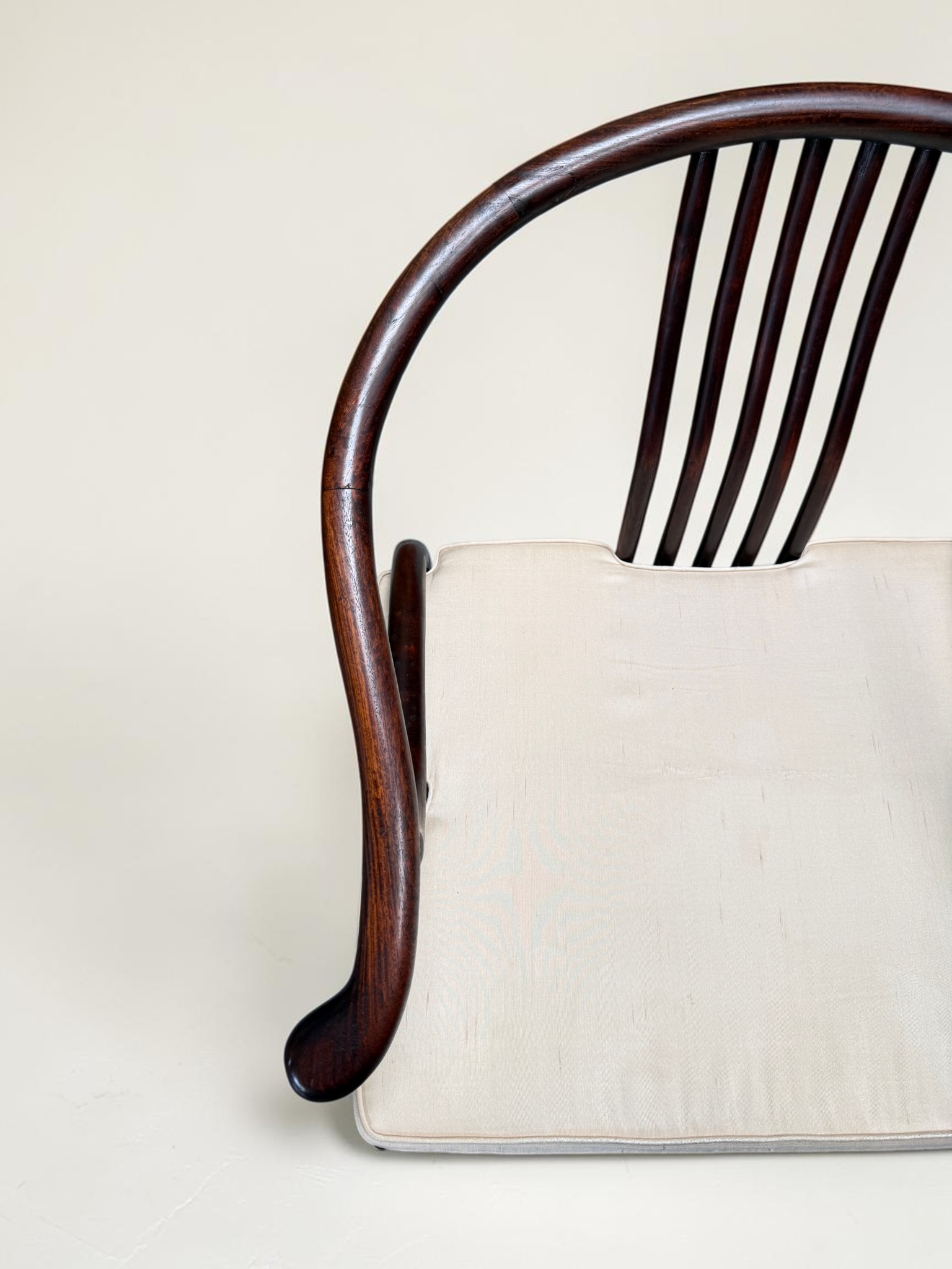 Alter chinesischer Sessel Quanyi mit Hufeisenlehne