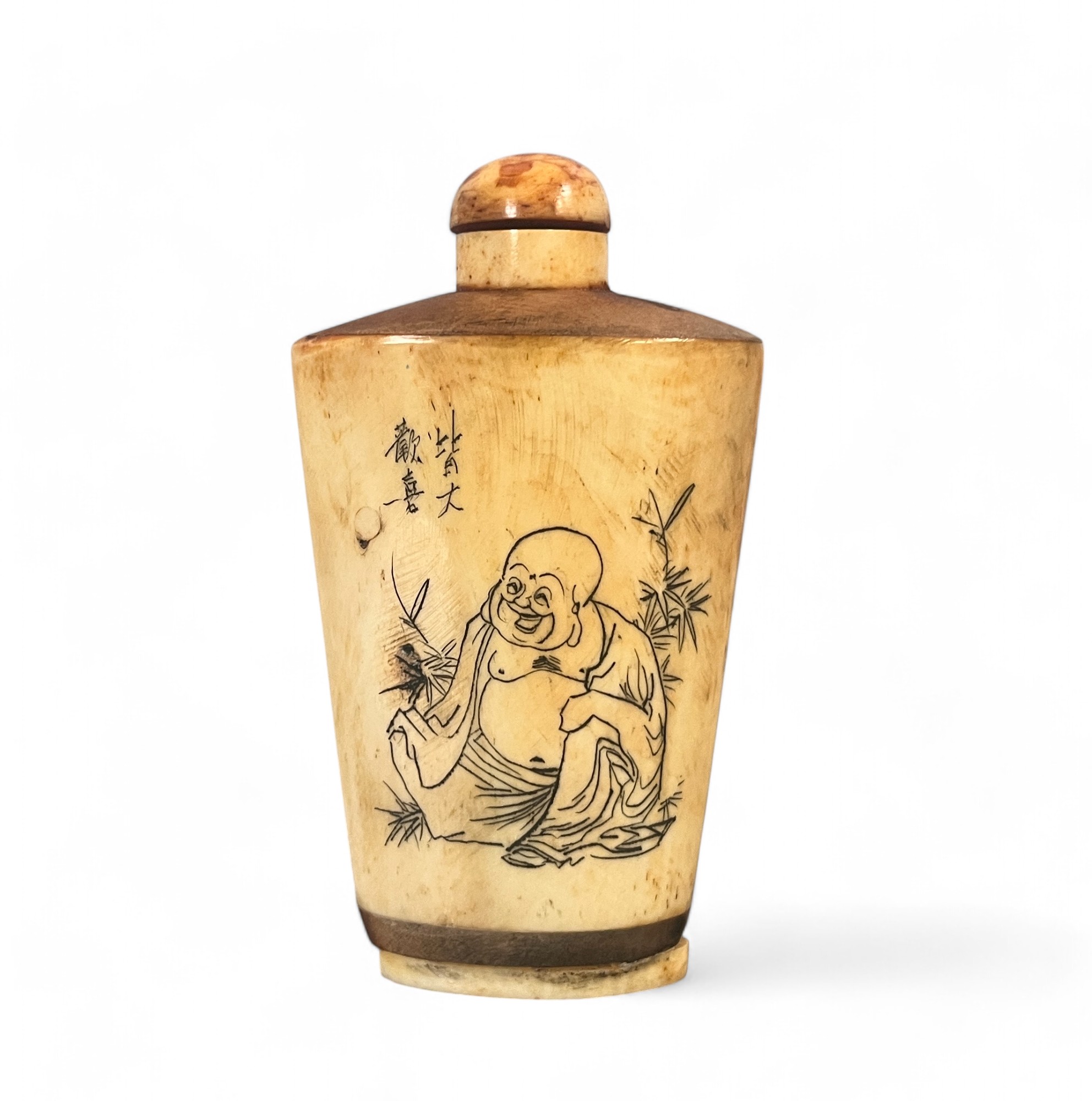 Altes Snuff Bottle aus Knochen mit Gravuren