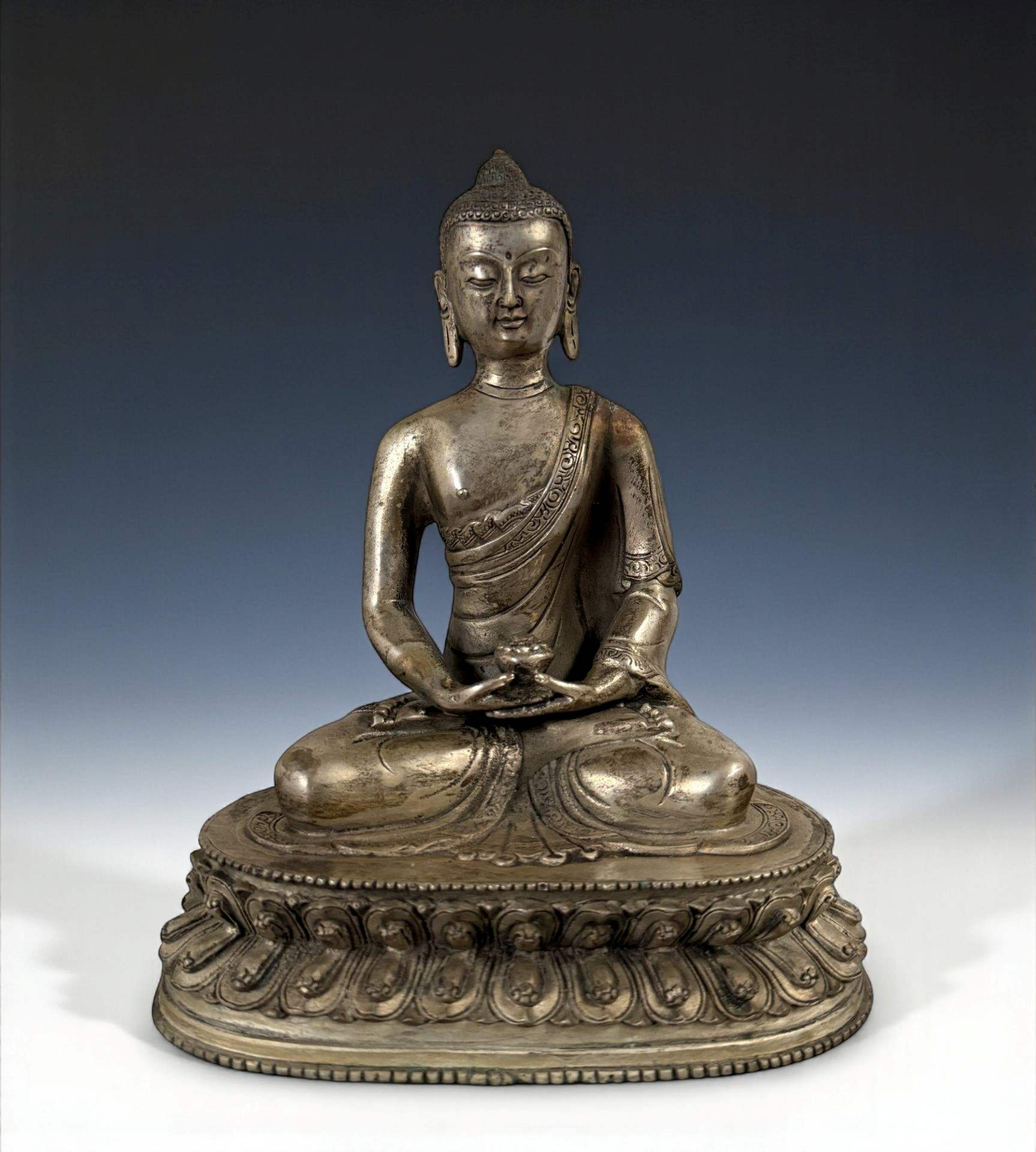 Bronze Buddha in Meditationshaltung – Symbol für Ruhe & innere Balance Bronze Buddha in Meditationshaltung – Symbol für Ruhe & innere Balance