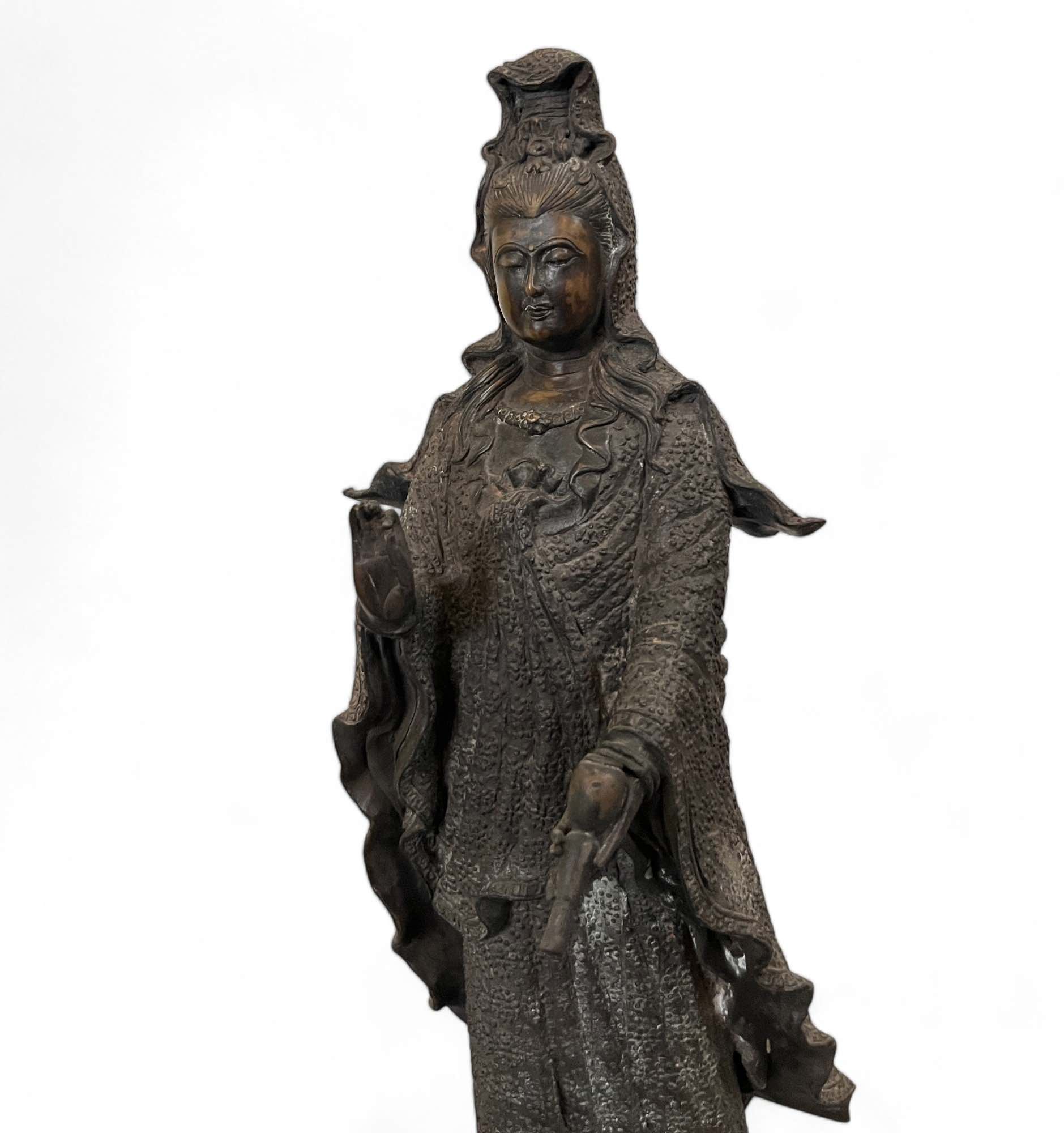 Buddha Figur Bronze Guanyin auf Drache 49cm groß Buddha Figur Bronze Guanyin auf Drache 49cm groß