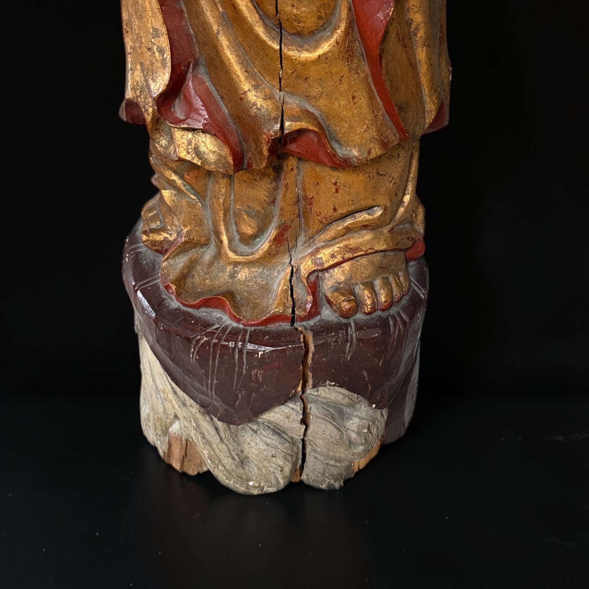 Guanyin Bodhisattva Holzskulptur, China wohl 19. Jh., polychrom vergoldet, 98 cm