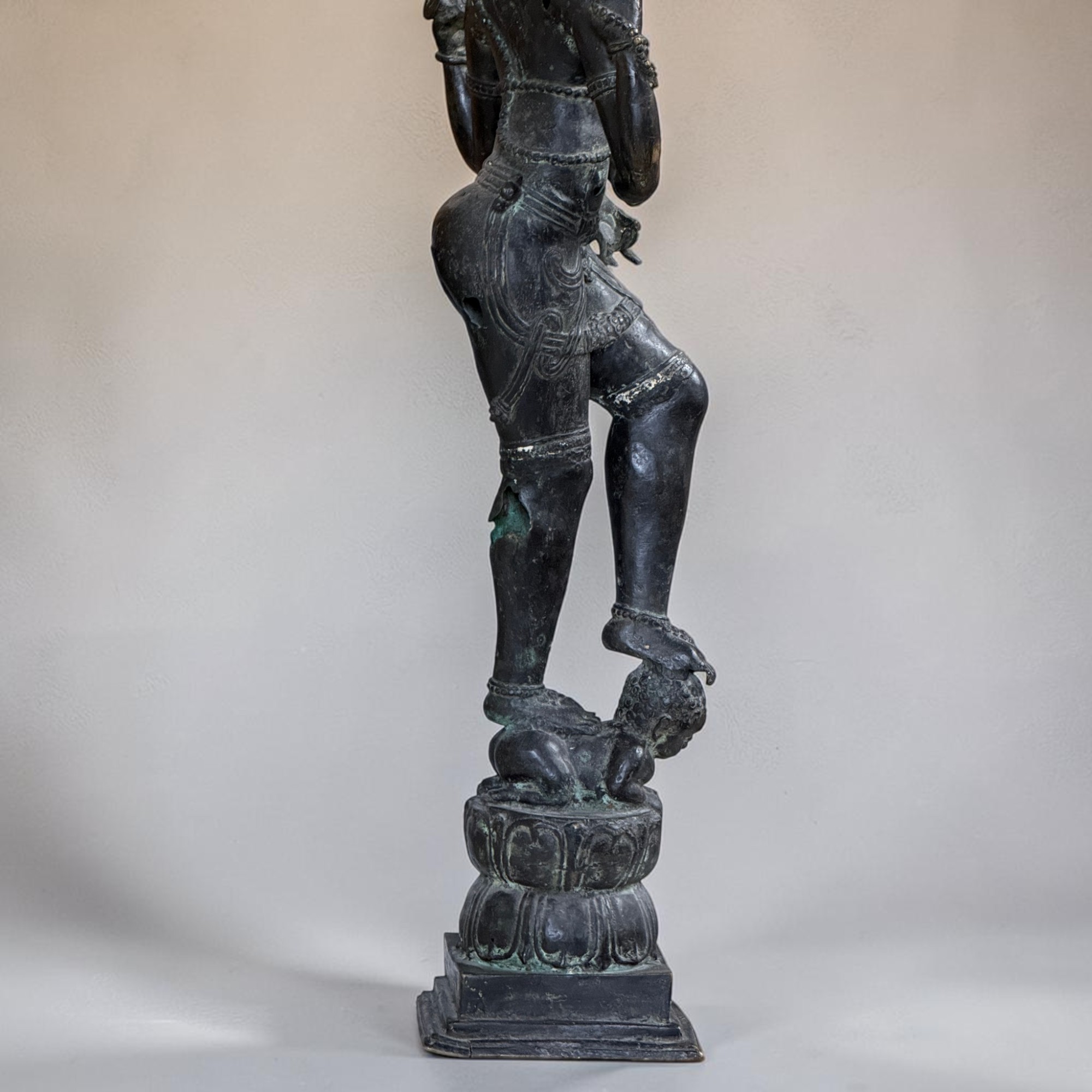 Indische Bronze Statue Devi Shakti im Chola Stil - 106 cm groß