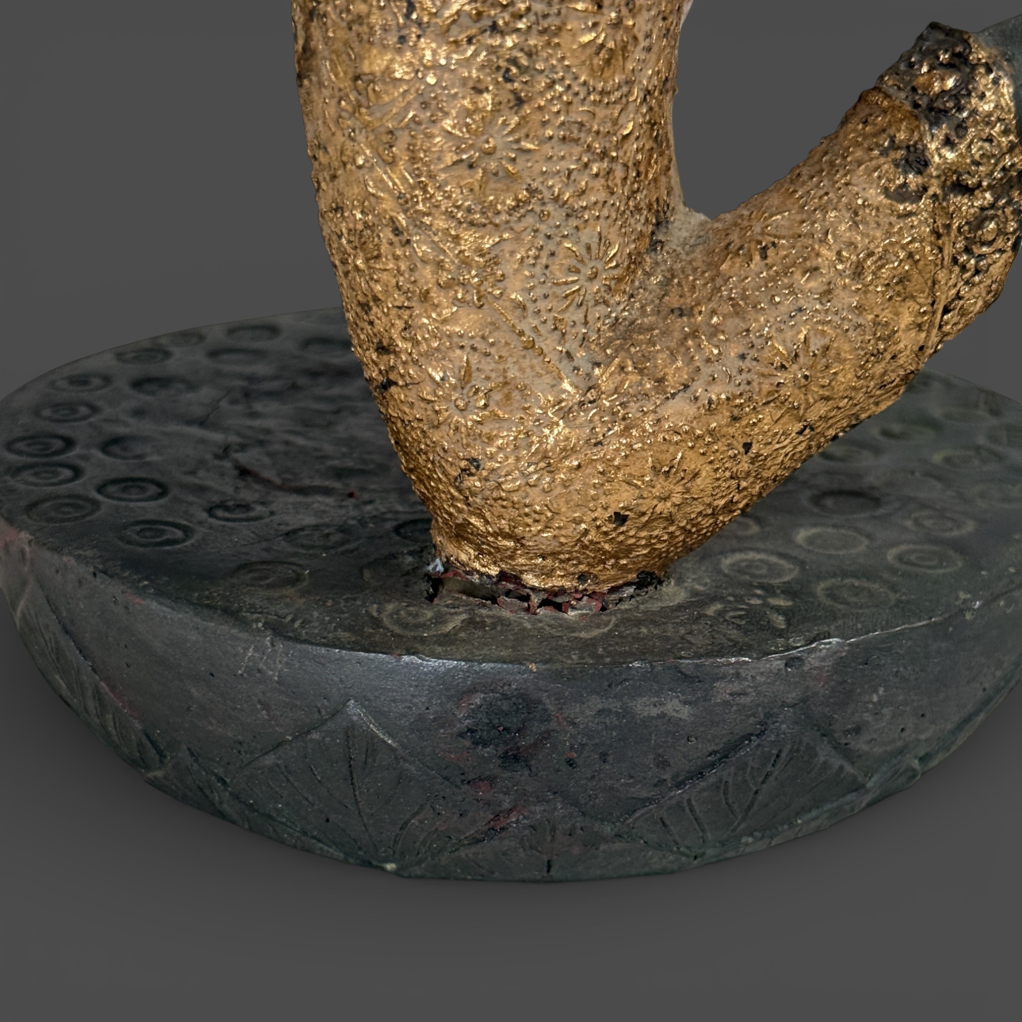 Thailand Tempeldiener Skulptur aus Bronze mit Lotusblume