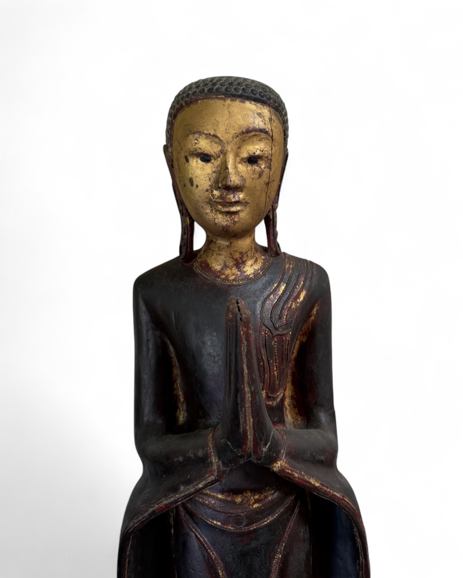 Buddha Adorant aus Burma – Teakholz, ca. 1900, vergoldet, 90 cm