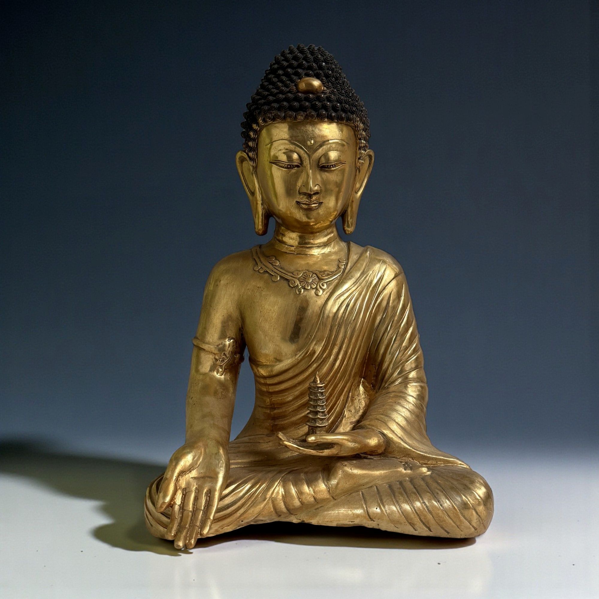 Bronze Buddha Figur mit Stupa – Tibet China – 43 cm