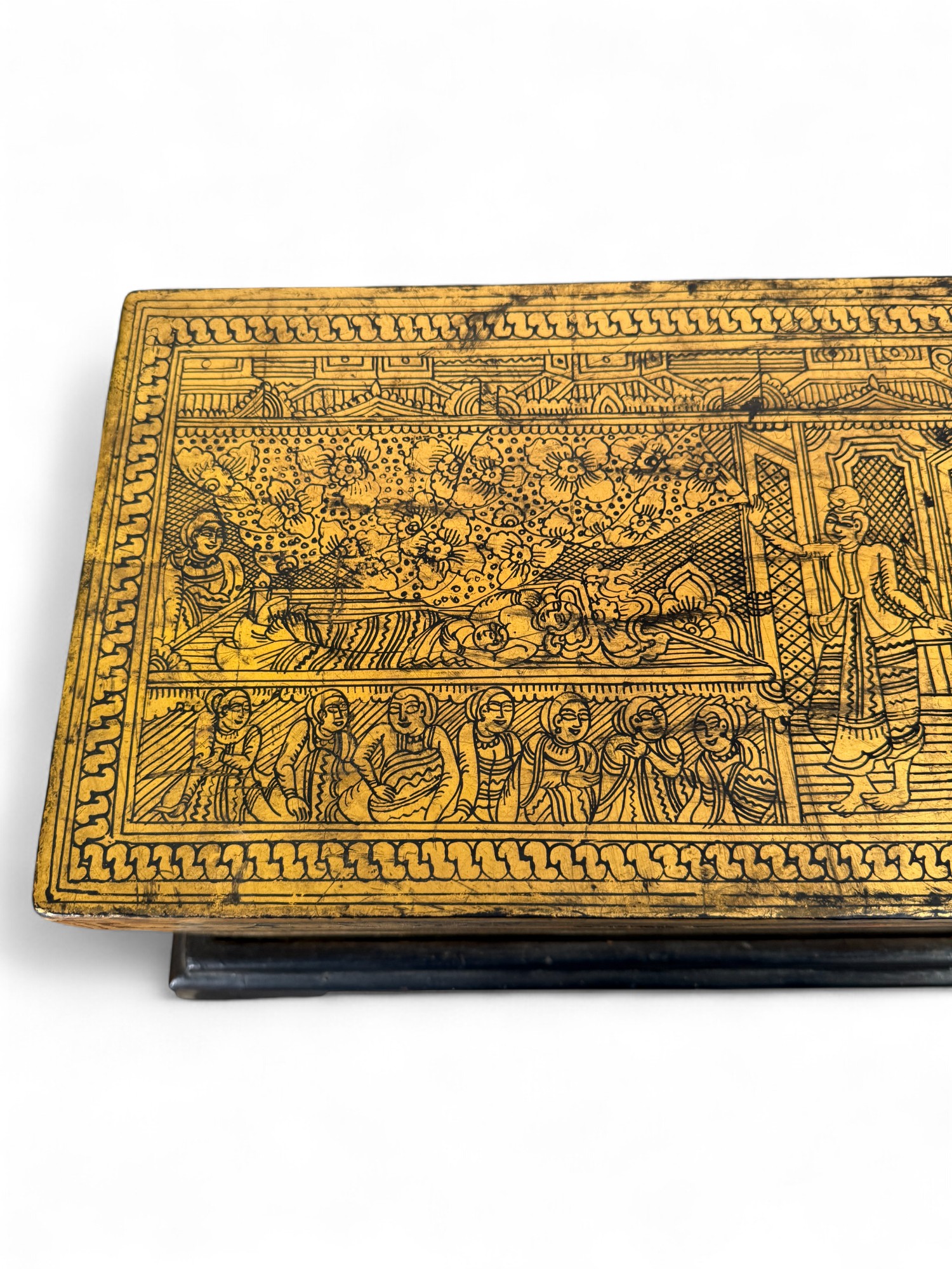 Burmesische Mönchstruhe aus Holz mit Lackmalerei – ca. 80–100 Jahre alt