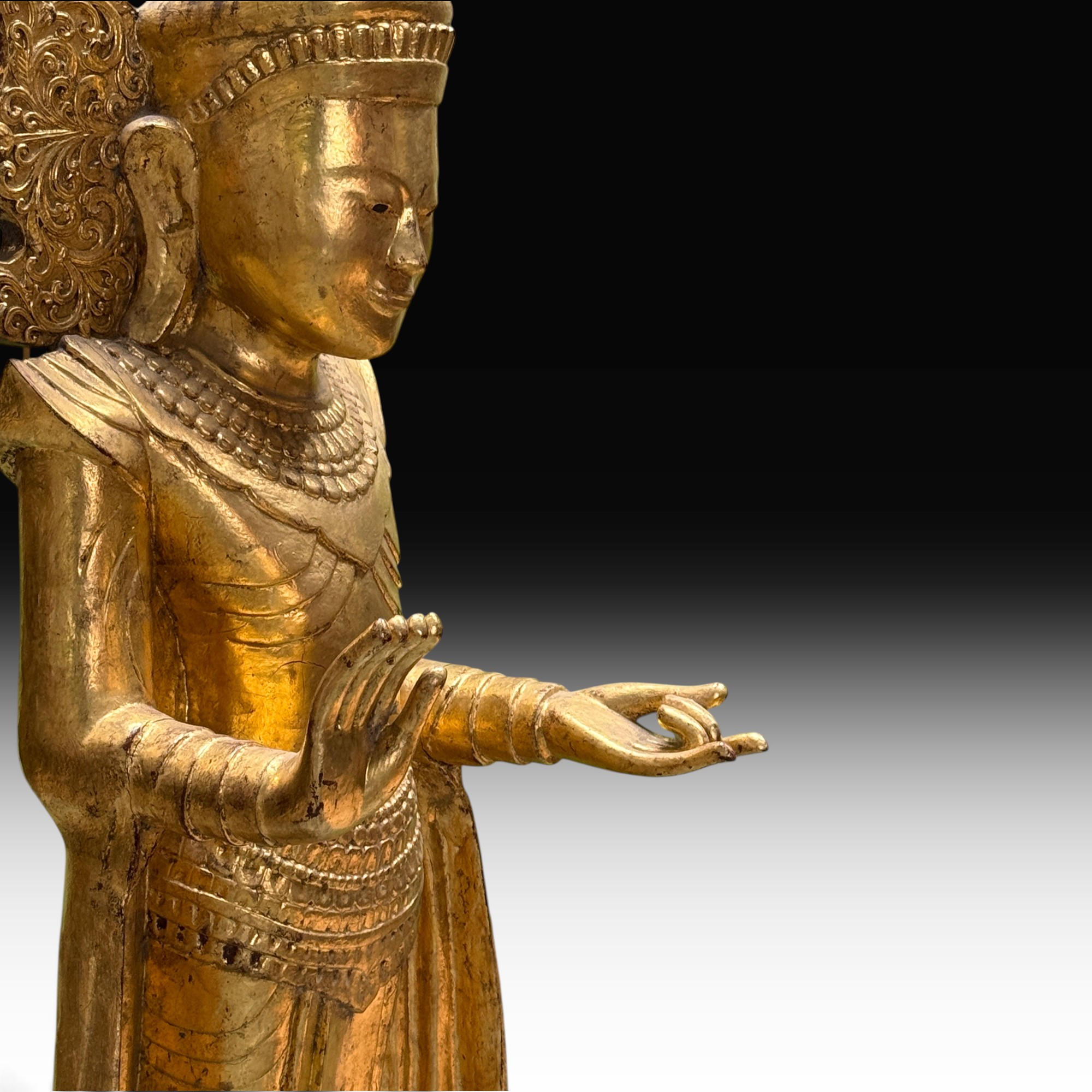 Alte Buddha Statue Teakholz Burma – Königsbuddha Jambupati vergoldet, 155 cm
