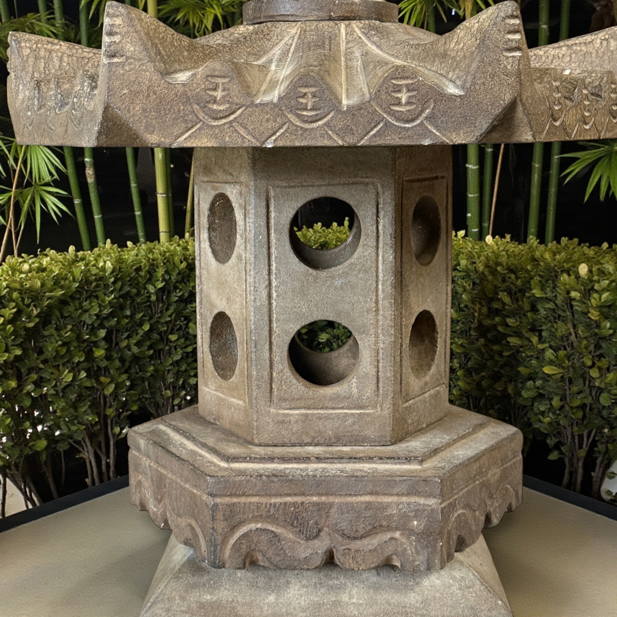 Chinesisches Geisterhaus Garten Pagode Steinlaterne