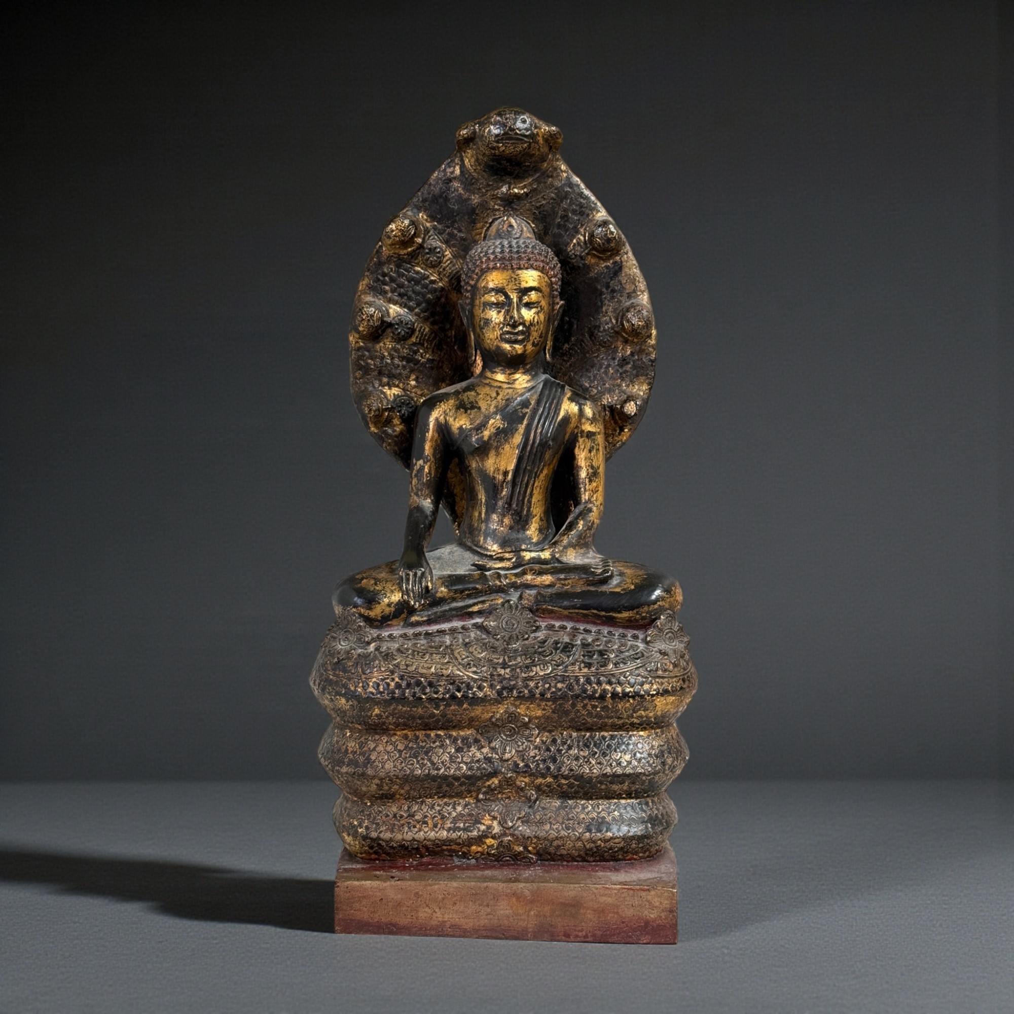 Naga Bronze Buddha Statue mit Mucalinda Schlange aus Burma