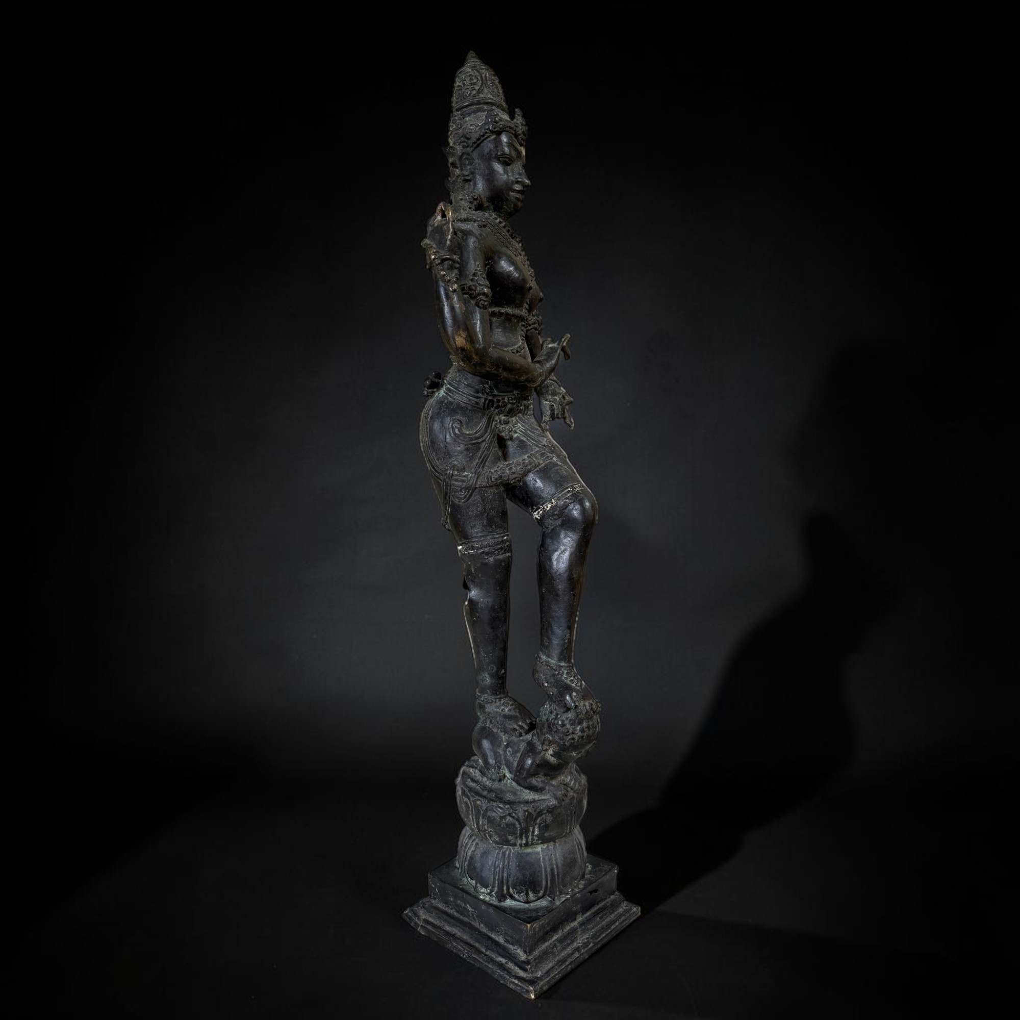 Indische Bronze Statue Devi Shakti im Chola Stil - 106 cm groß
