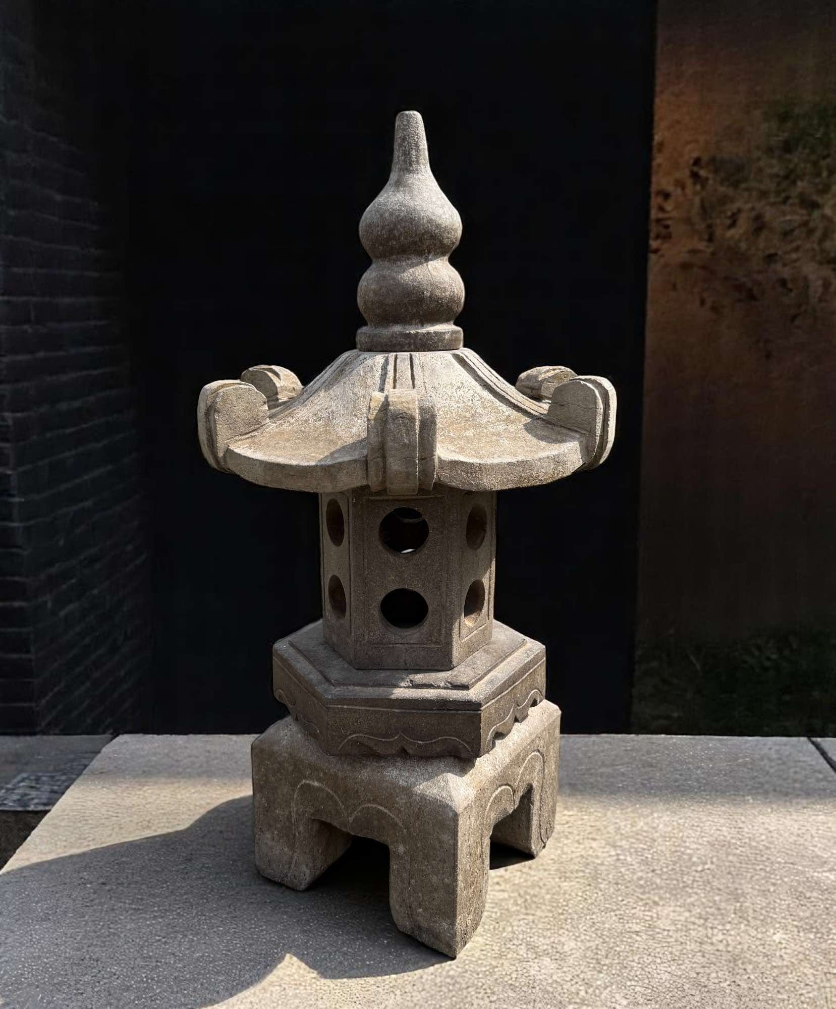 Asiatische Steinlaterne Geisterhaus Ahnenhaus Garten