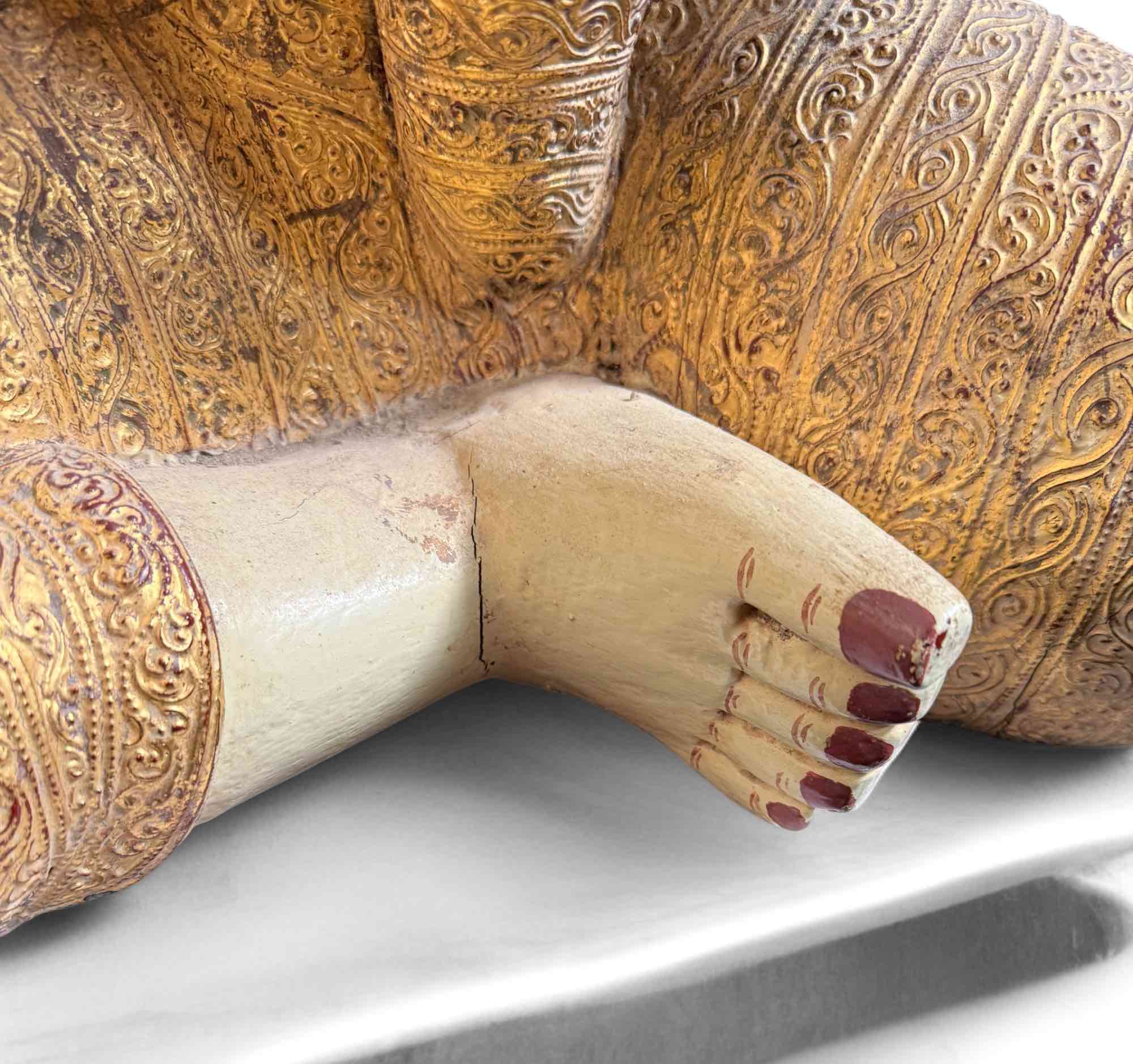 Erdgöttin Thorani Teak Holz Skulptur aus Burma - 78 cm