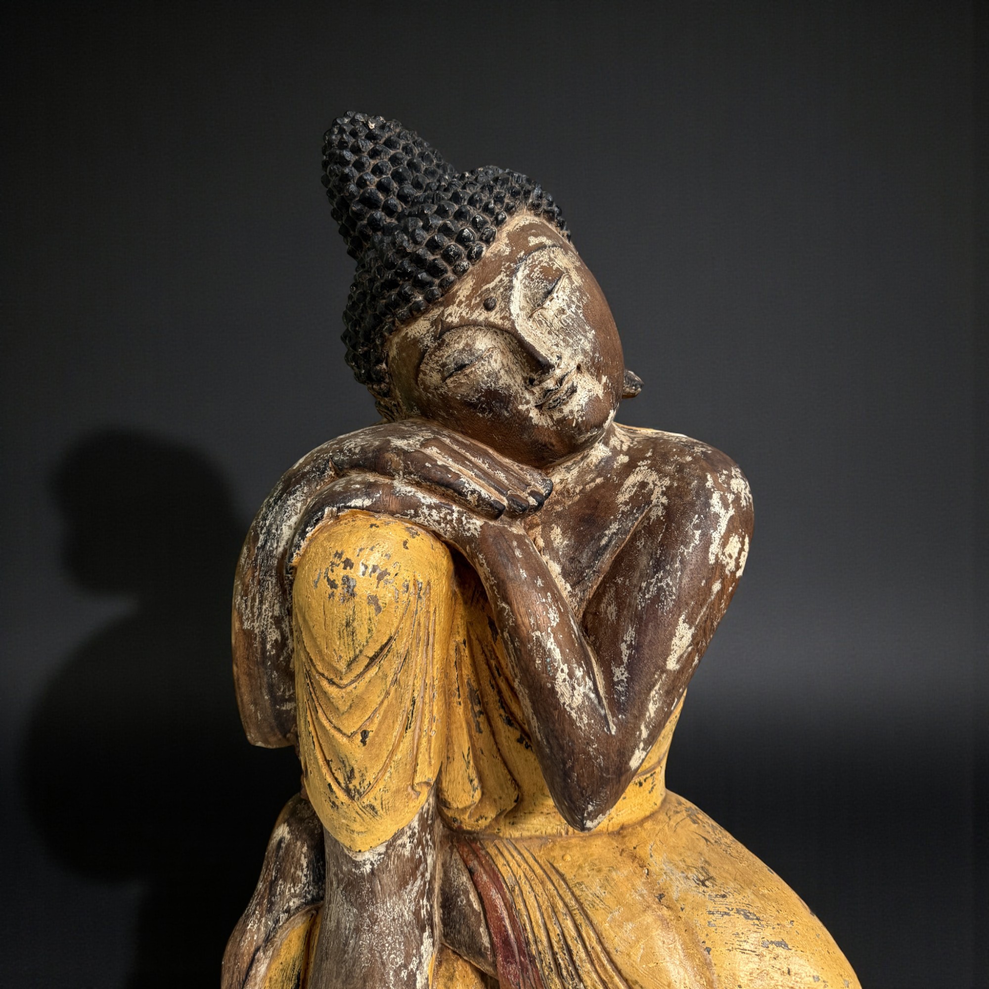 Schlafender Holz Buddha in Relax Pose aus Indonesien 62 cm groß