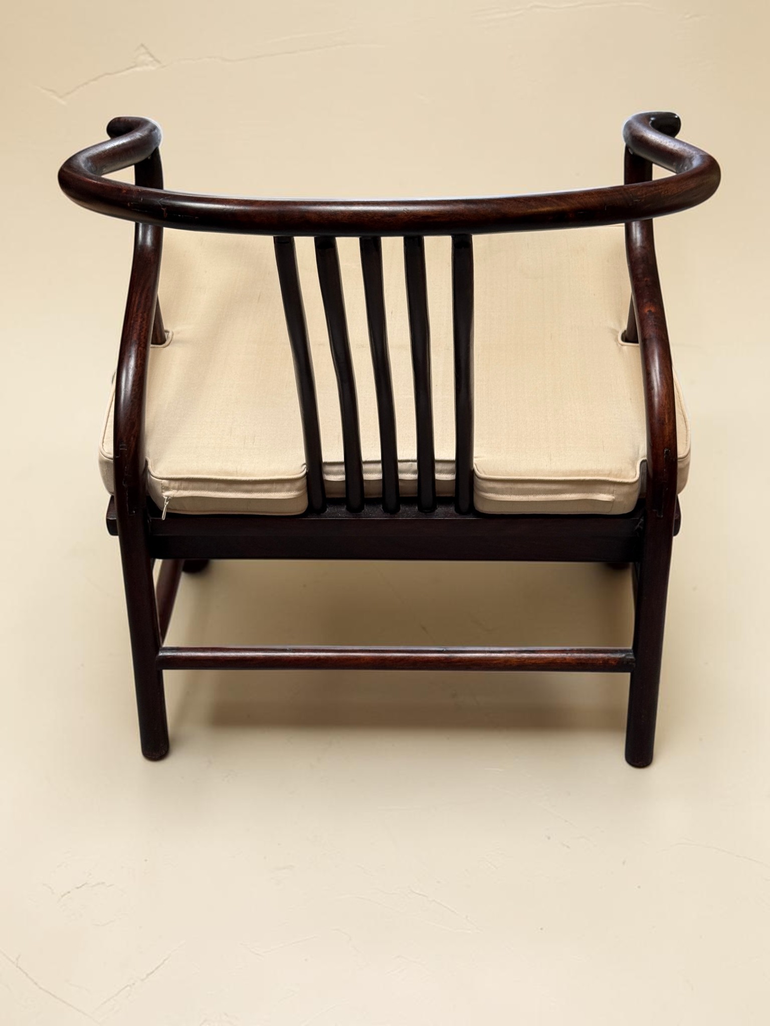 Alter chinesischer Sessel Quanyi mit Hufeisenlehne