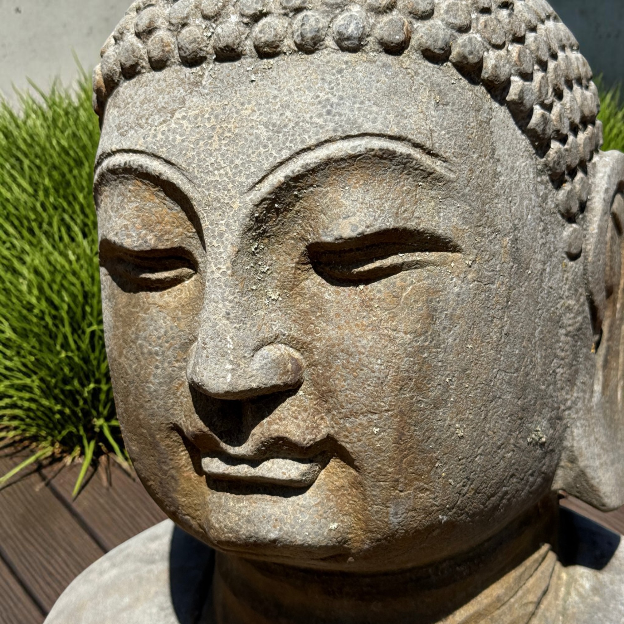 Gartenbuddha Amitabha 61cm Naturstein - Frostfest Garten Figur Stein - alt