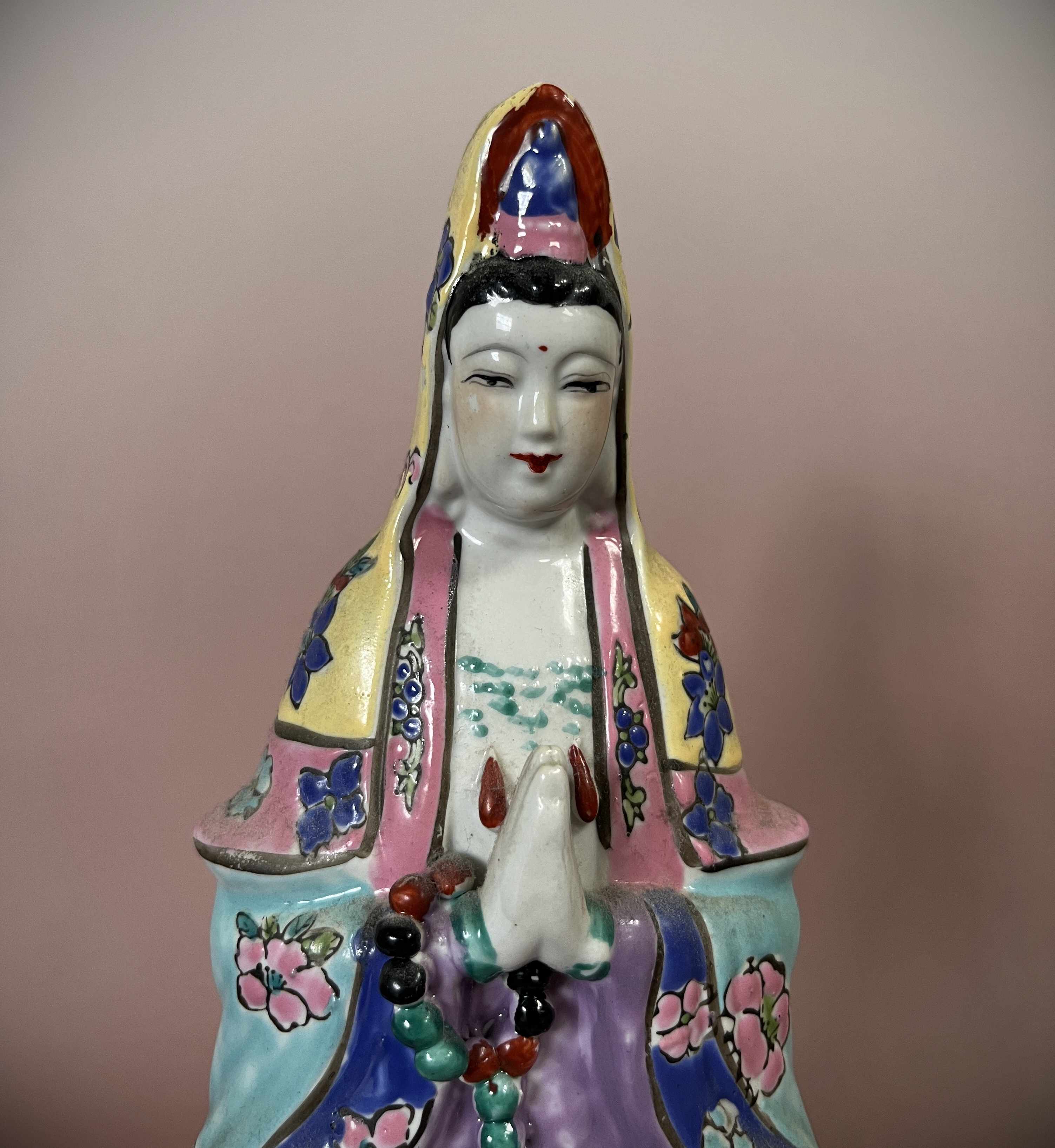 Buddha Figur Kwan-Yin aus Porzellan 25cm groß