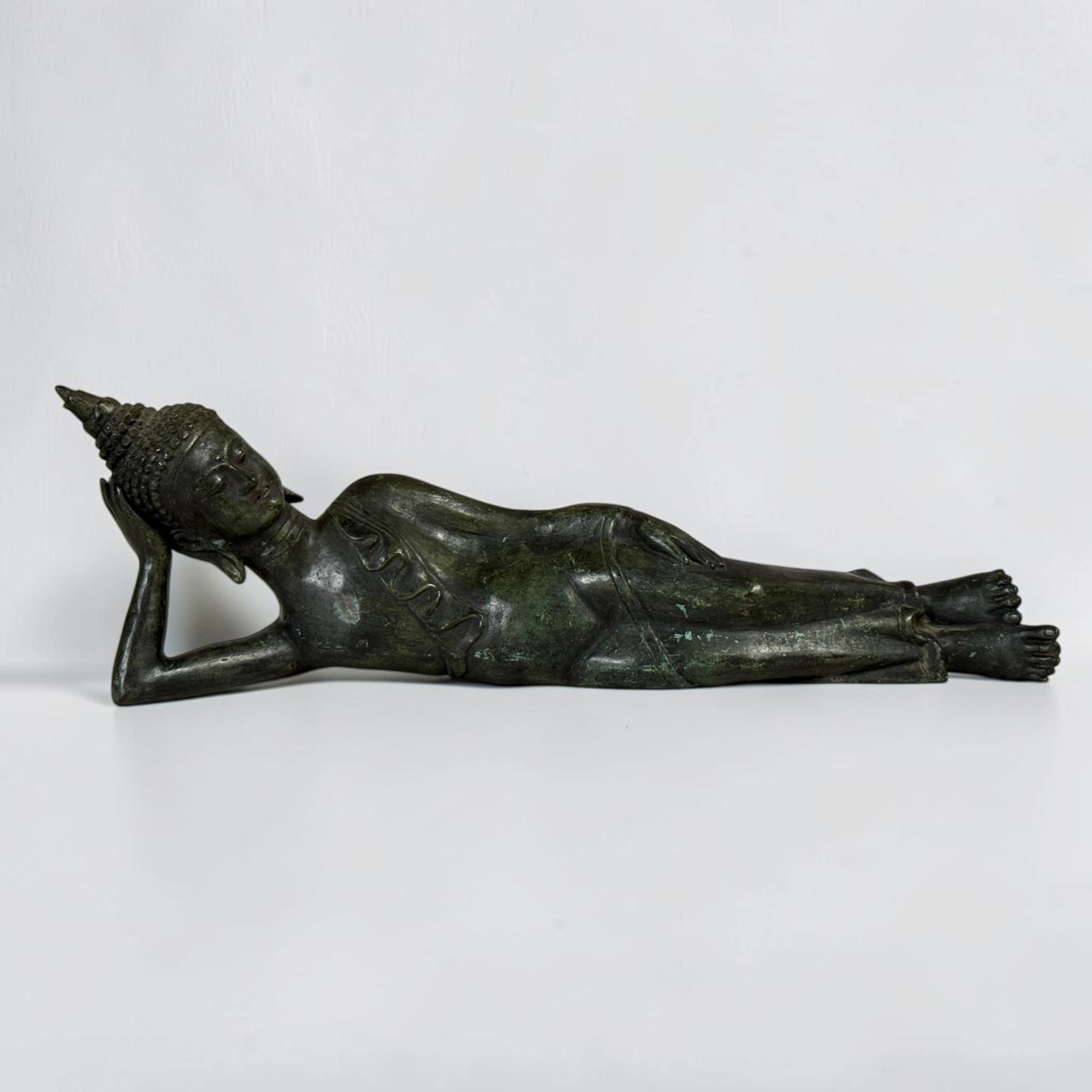 Alter liegender Nirvana Buddha aus Bronze Thailand