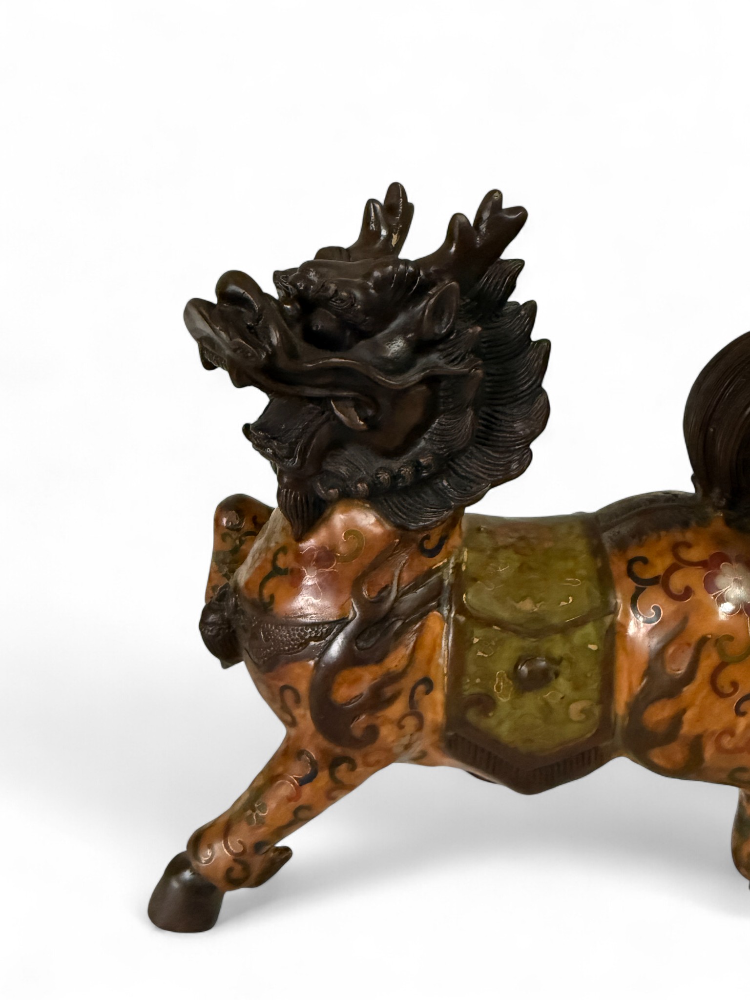 Qilin Cloisonné Bronze Figur – Glücksdrache & Wächterlöwe – Antikmarkt China/Tibet (Sichuan) – 24,5 cm