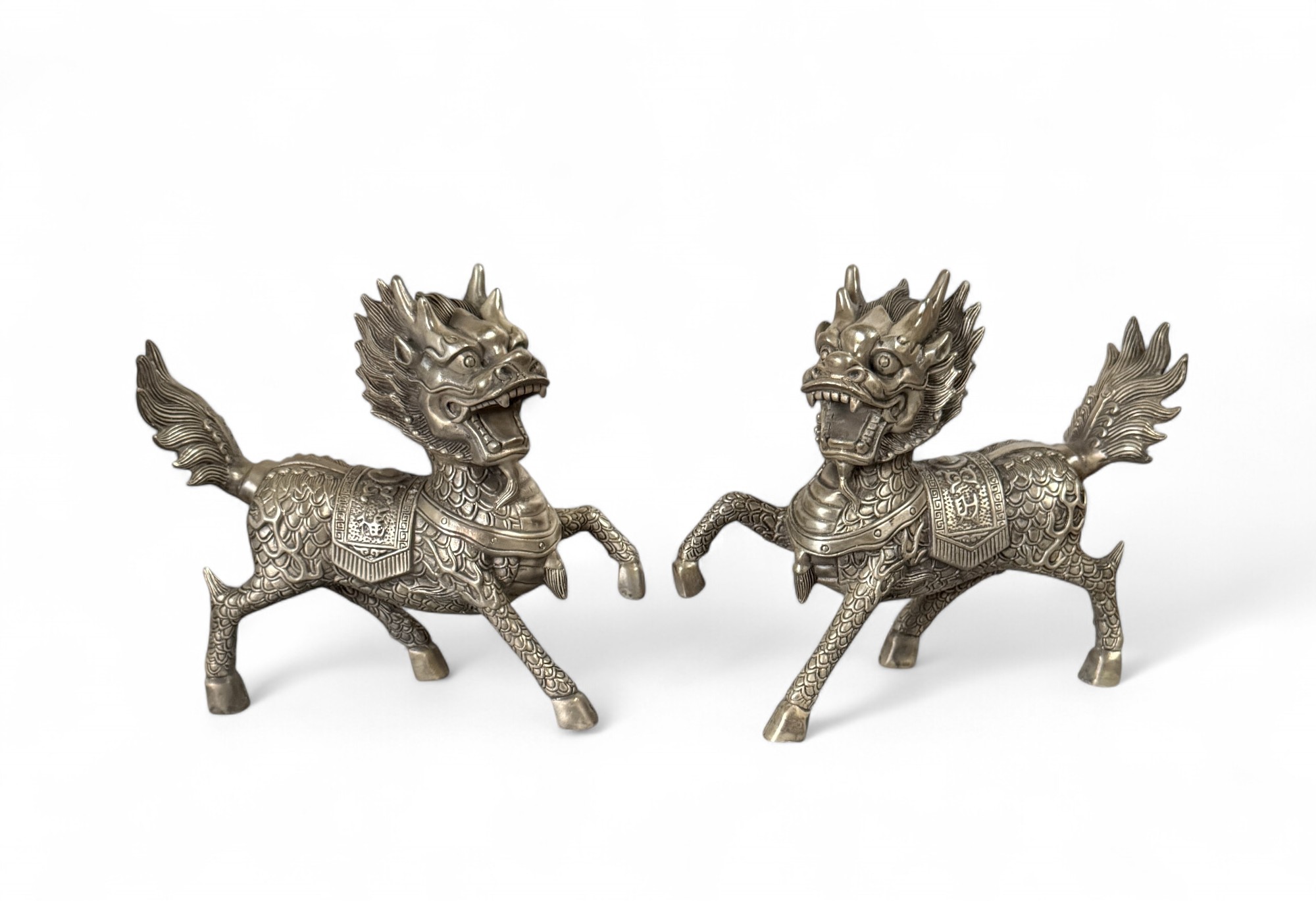 Qilin Drachen-Löwen aus Bronze – Mythische Glücks- & Schutzsymbole Qilin Drachen-Löwen aus Bronze – Mythische Glücks- & Schutzsymbole