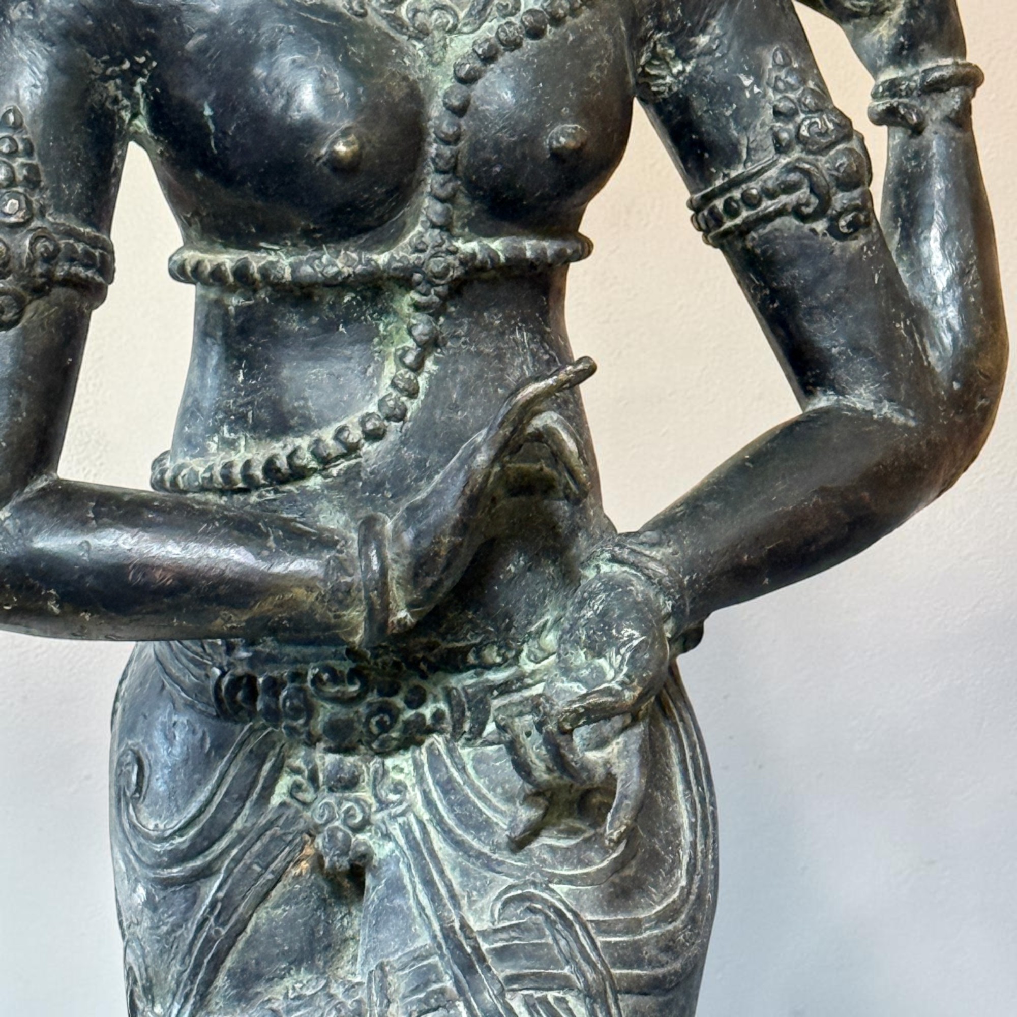Indische Bronze Statue Devi Shakti im Chola Stil - 106 cm groß
