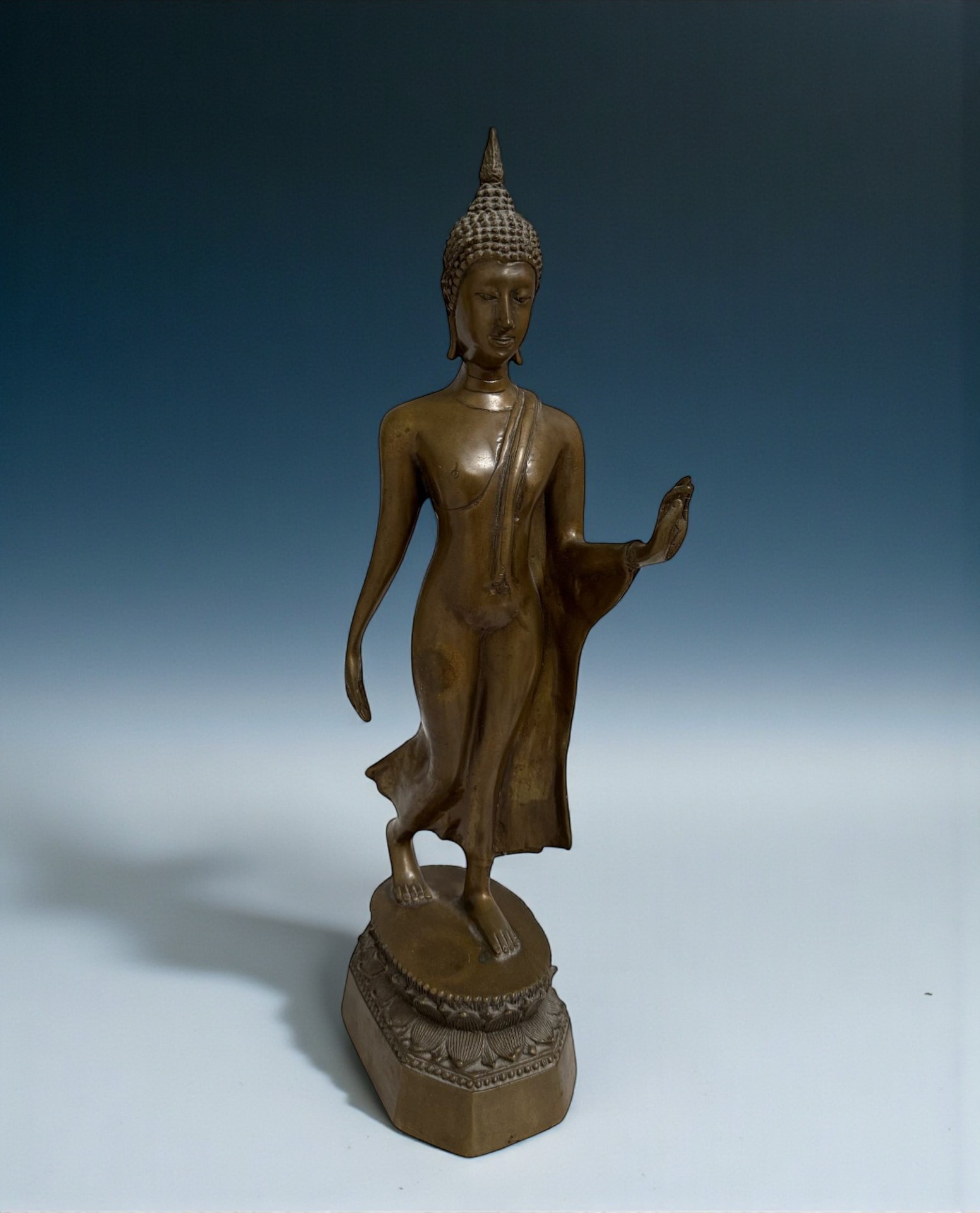 Walking Buddha Figur Bronze aus Thailand 41cm groß Walking Buddha Figur Bronze aus Thailand 41cm groß