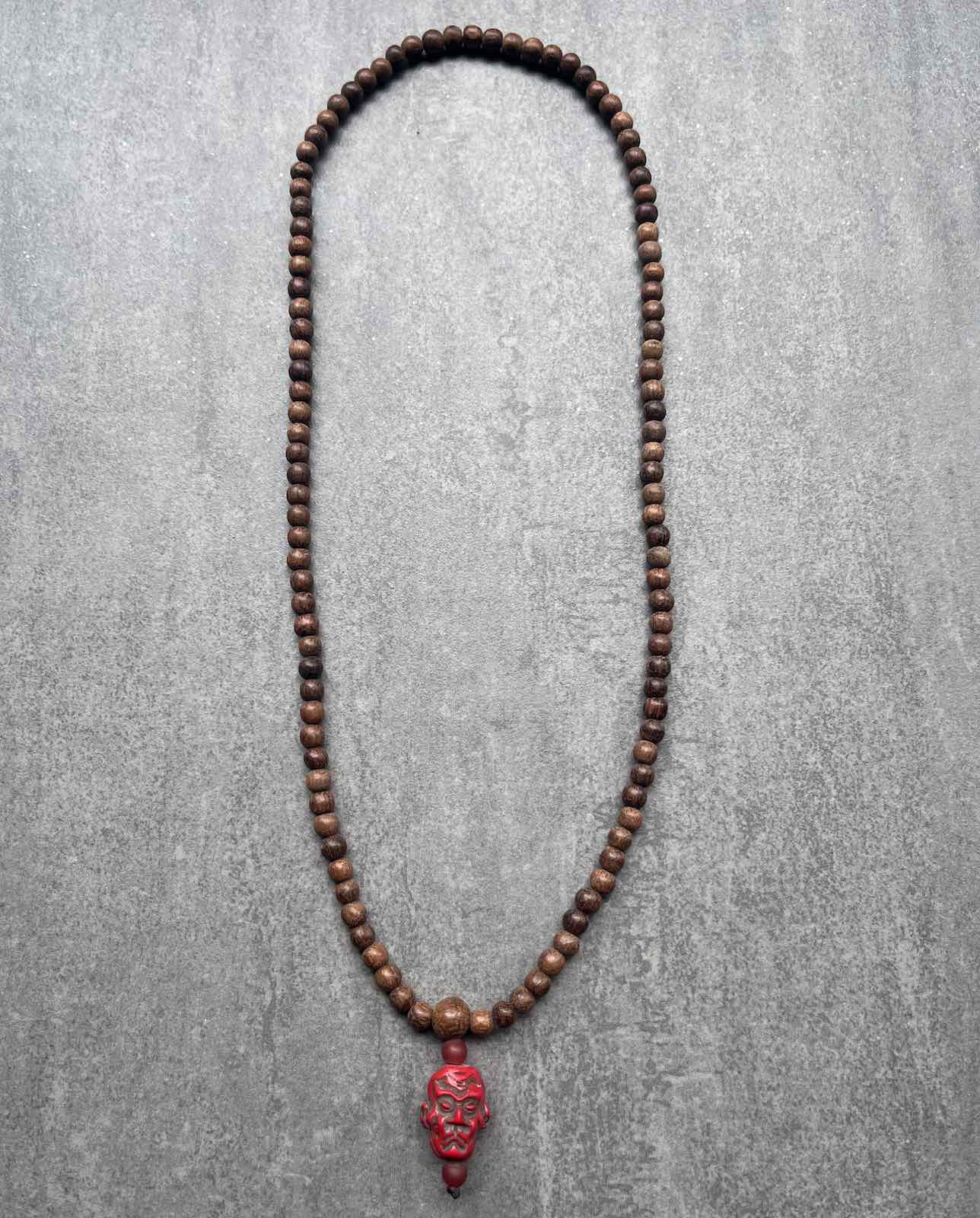 Buddhistische Halskette mit Arhat/Luohan Kopf - Huang Huali Holz