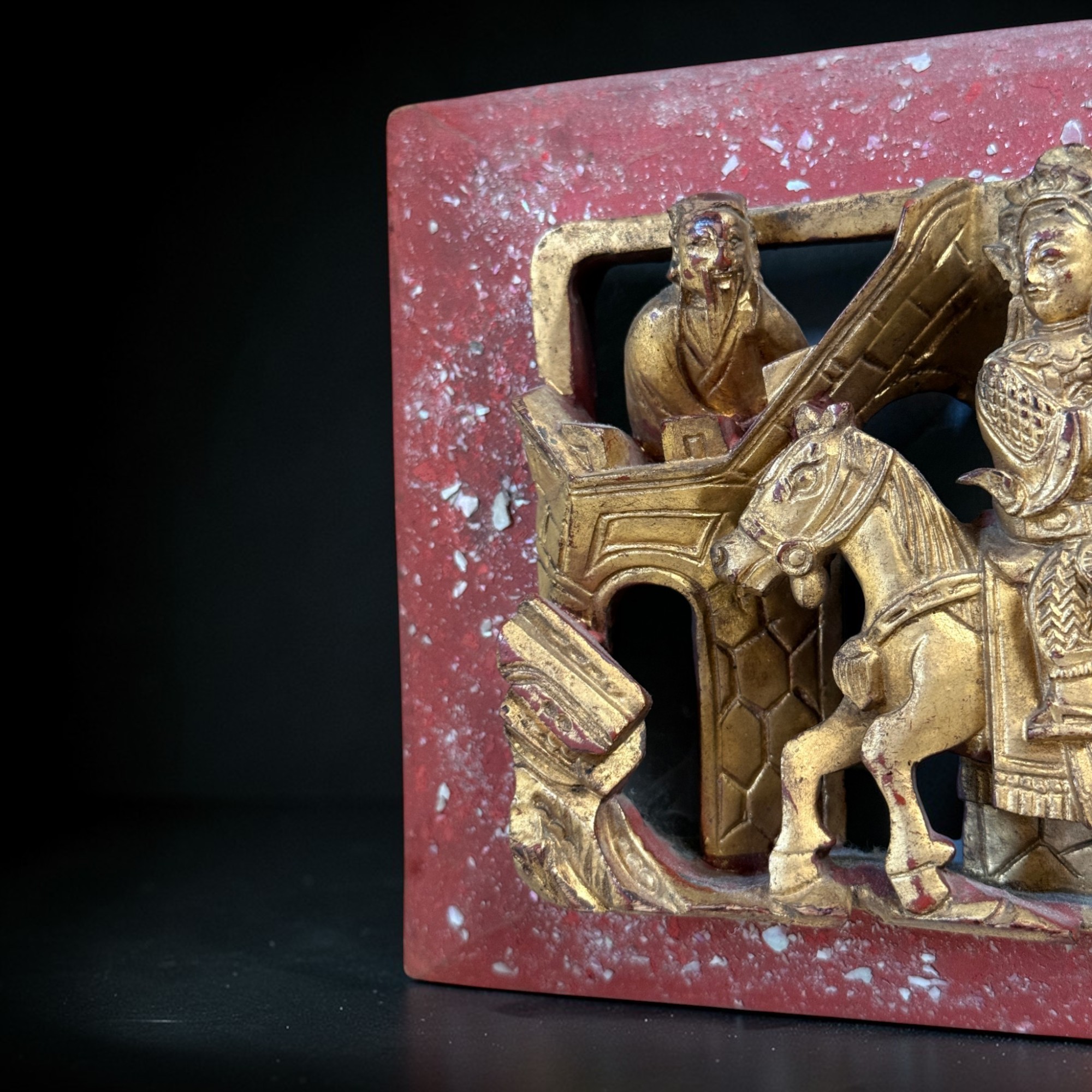 Chinesische Holz-Schnitzerei vergoldet – Reiter-Szene – 27 cm