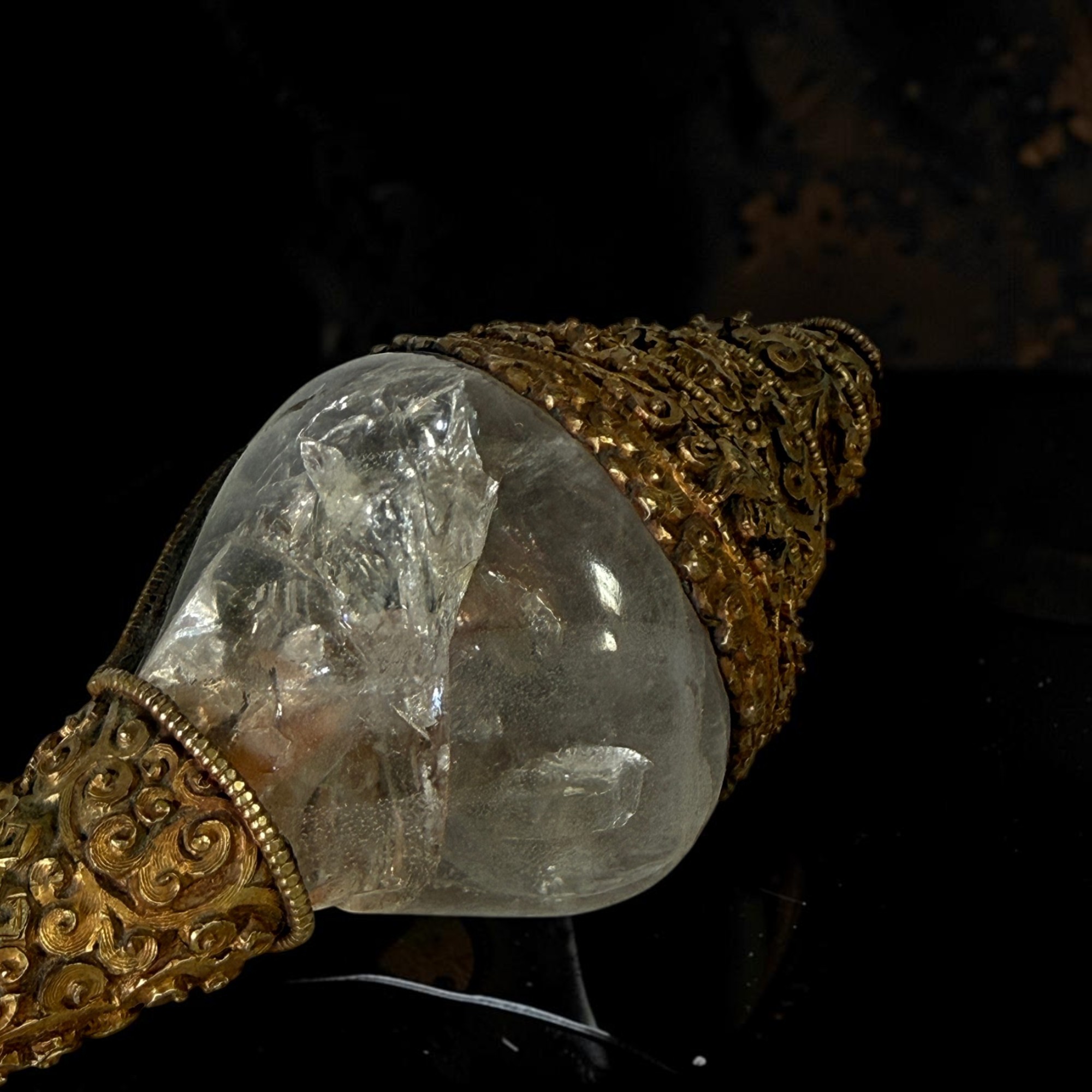 Altes Schneckenhorn Dungkar aus Bergkristall mit Metallfassung Nepal