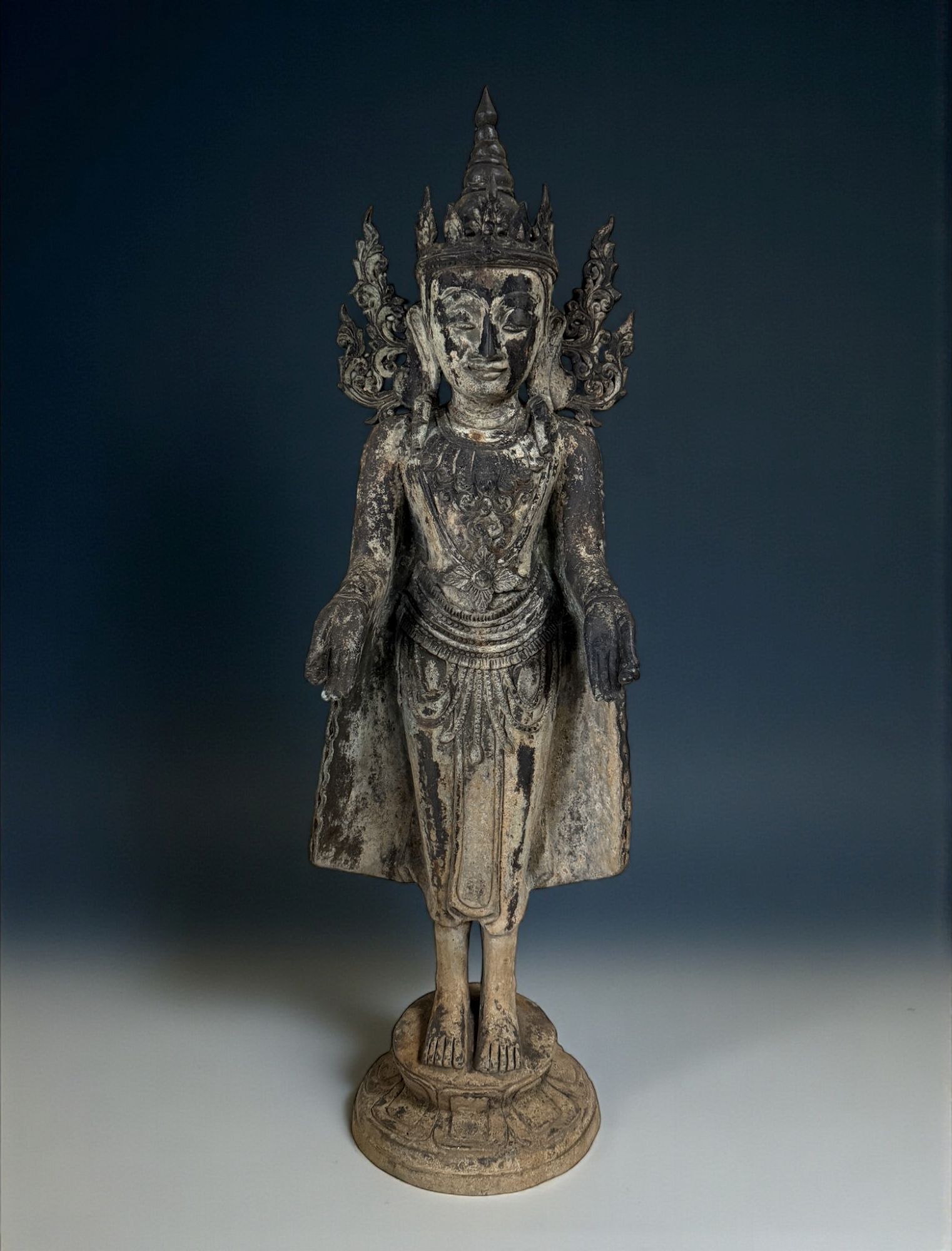 Gekrönter Burma Buddha Bronze Skulptur 103 cm groß Gekrönter Burma Buddha Bronze Skulptur 103 cm groß