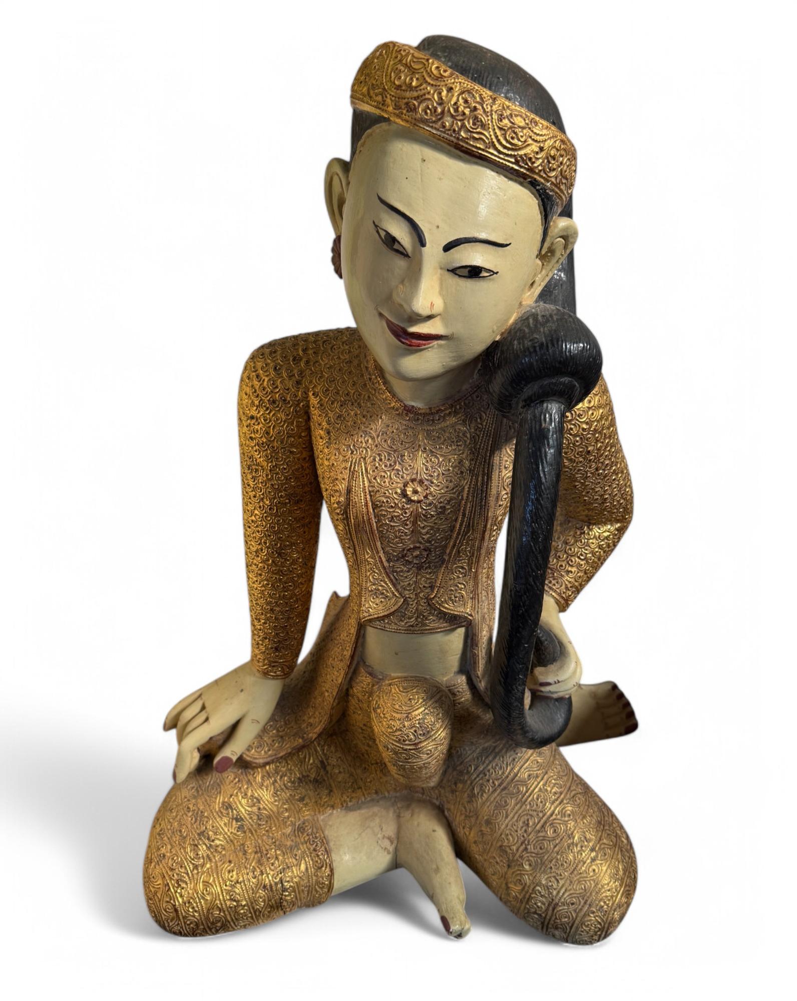 Erdgöttin Thorani Teak Holz Skulptur aus Burma - 78 cm