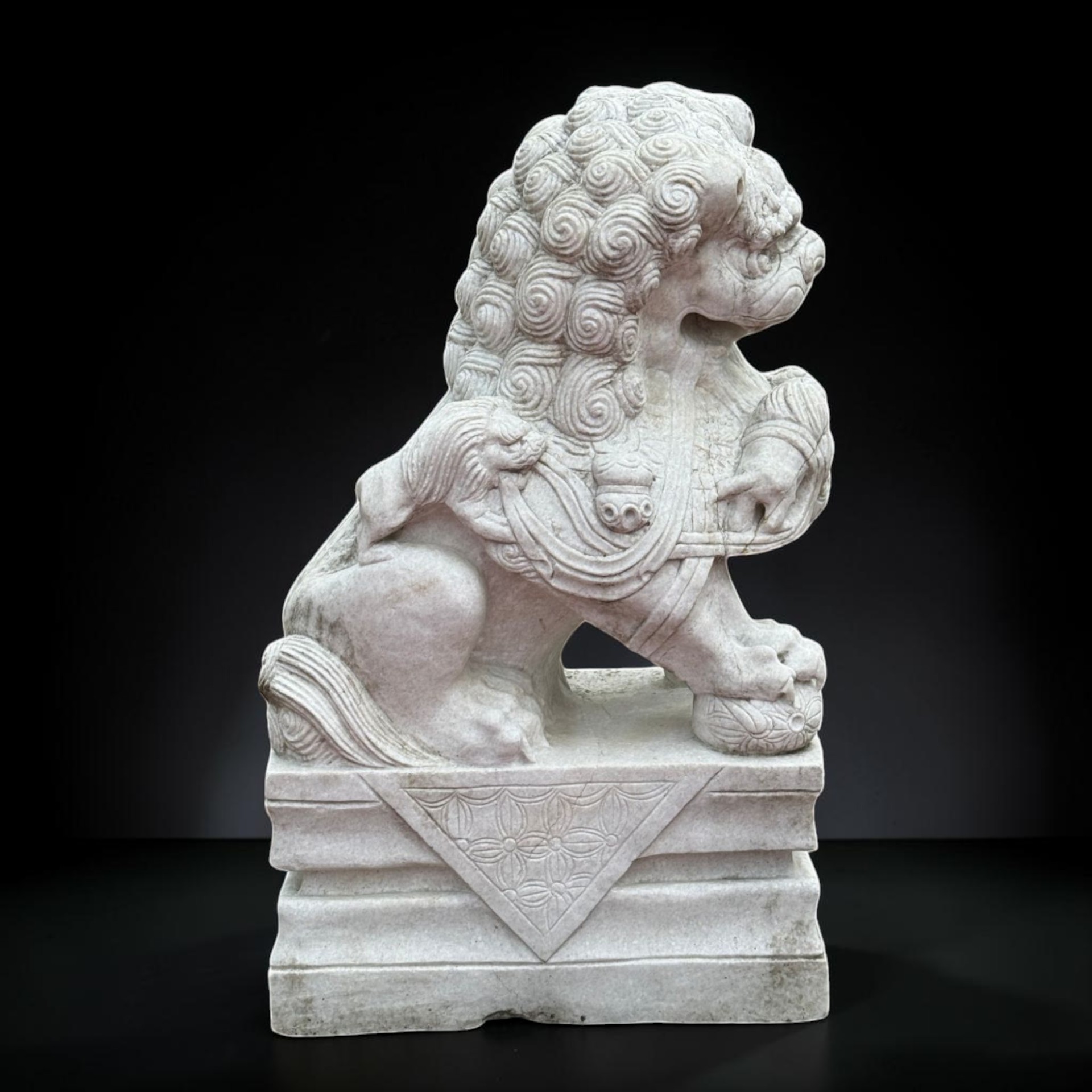 Chinesischer Wächterlöwe Tempellöwe Marmor Skulptur China 110cm