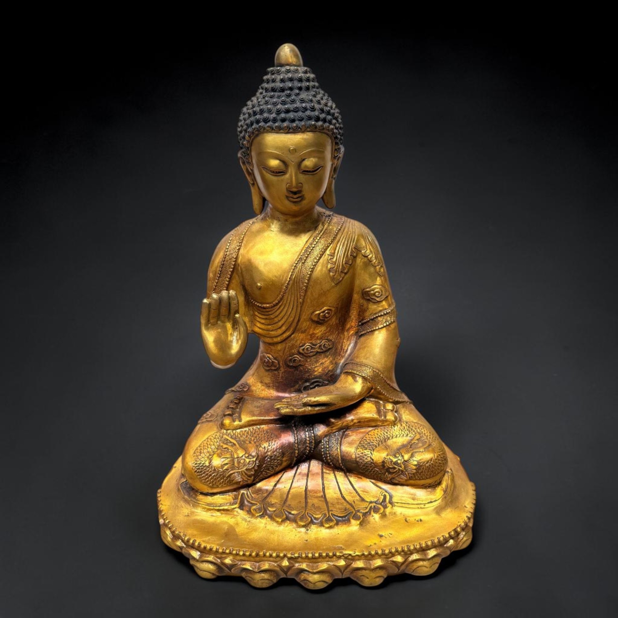 Bronze-Buddha 44 cm – Schutzgeste & Drachen – Sichuan China