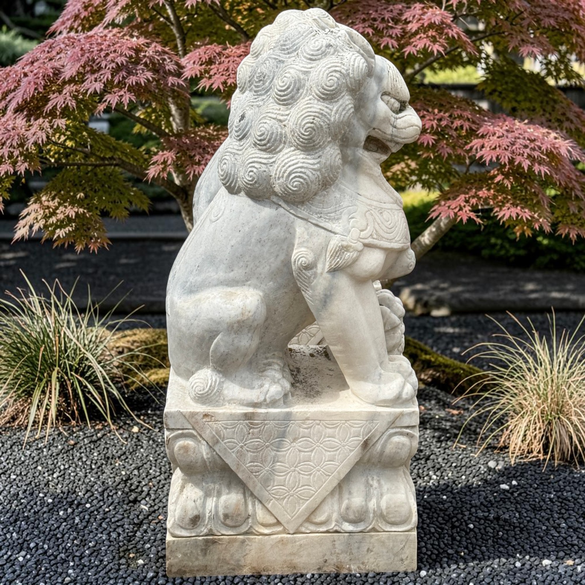 Wächterlöwen Marmorstein Paar 86 cm – Große Chinesische Fu Löwen alt