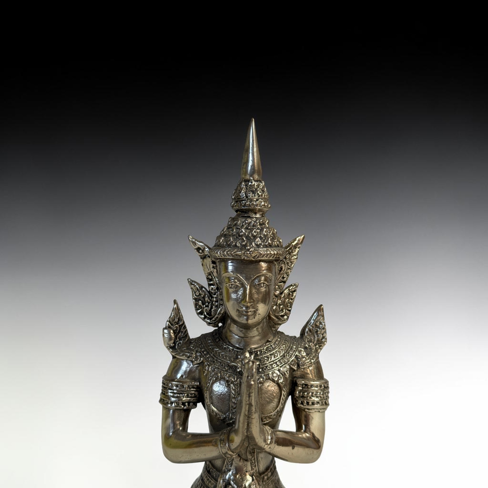 Thailand Tempelwächter aus Bronze – Kniende Thepphanom Figur (17,5 cm)