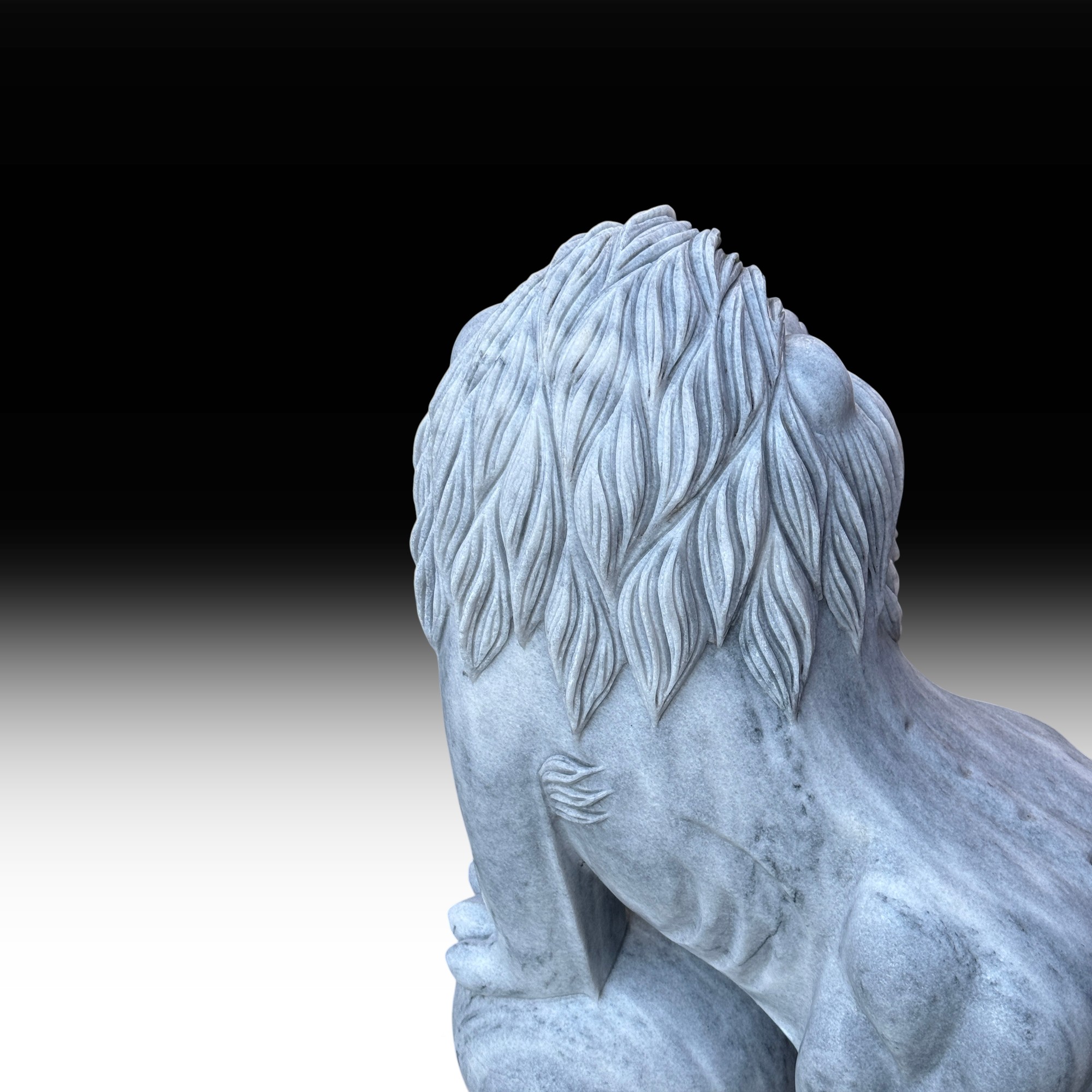 Löwen Statue aus Marmor – Gartenfigur Löwe mit Kugel, frostfest, 100 cm
