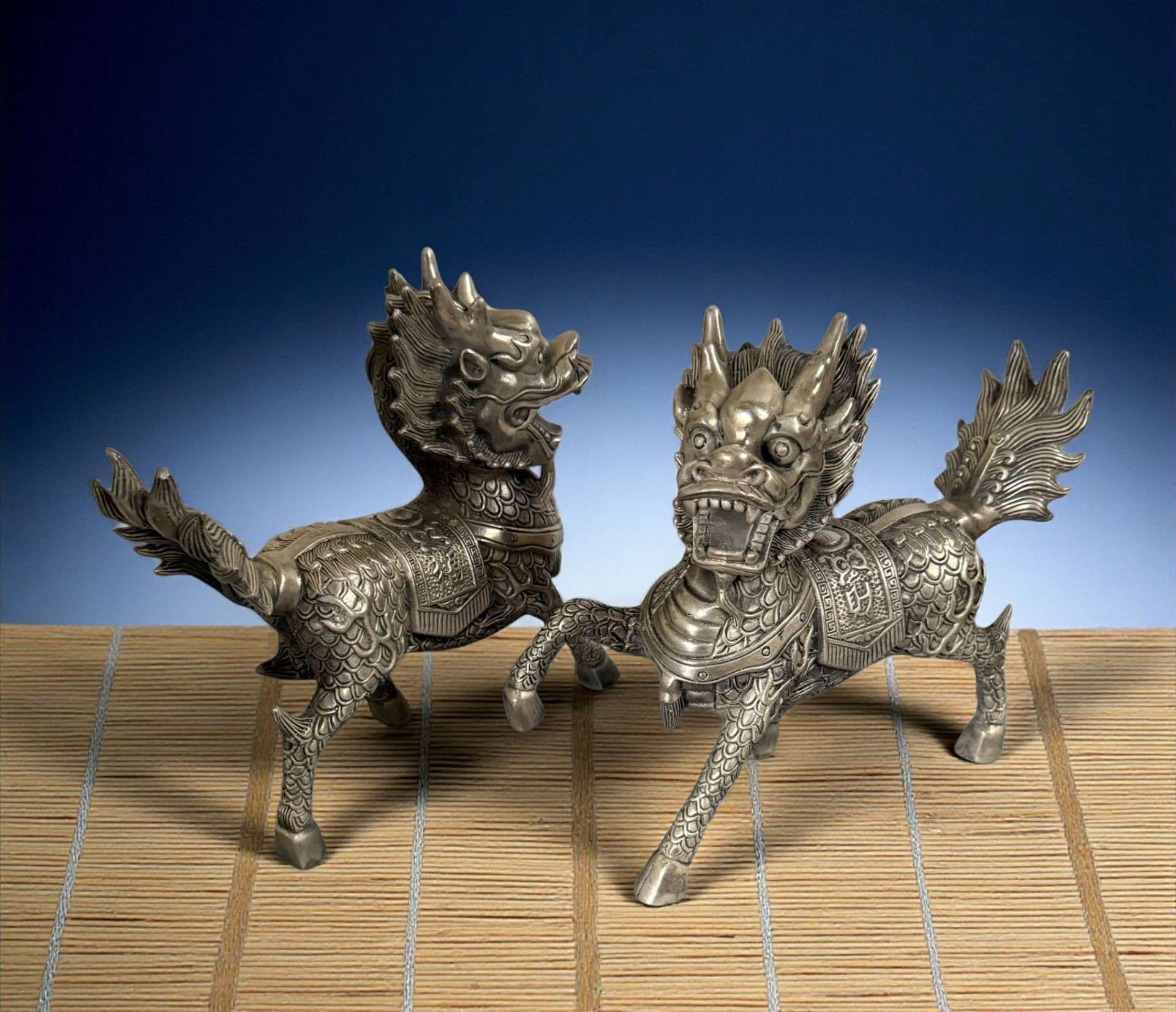 Qilin Drachen-Löwen aus Bronze – Mythische Glücks- & Schutzsymbole Qilin Drachen-Löwen aus Bronze – Mythische Glücks- & Schutzsymbole