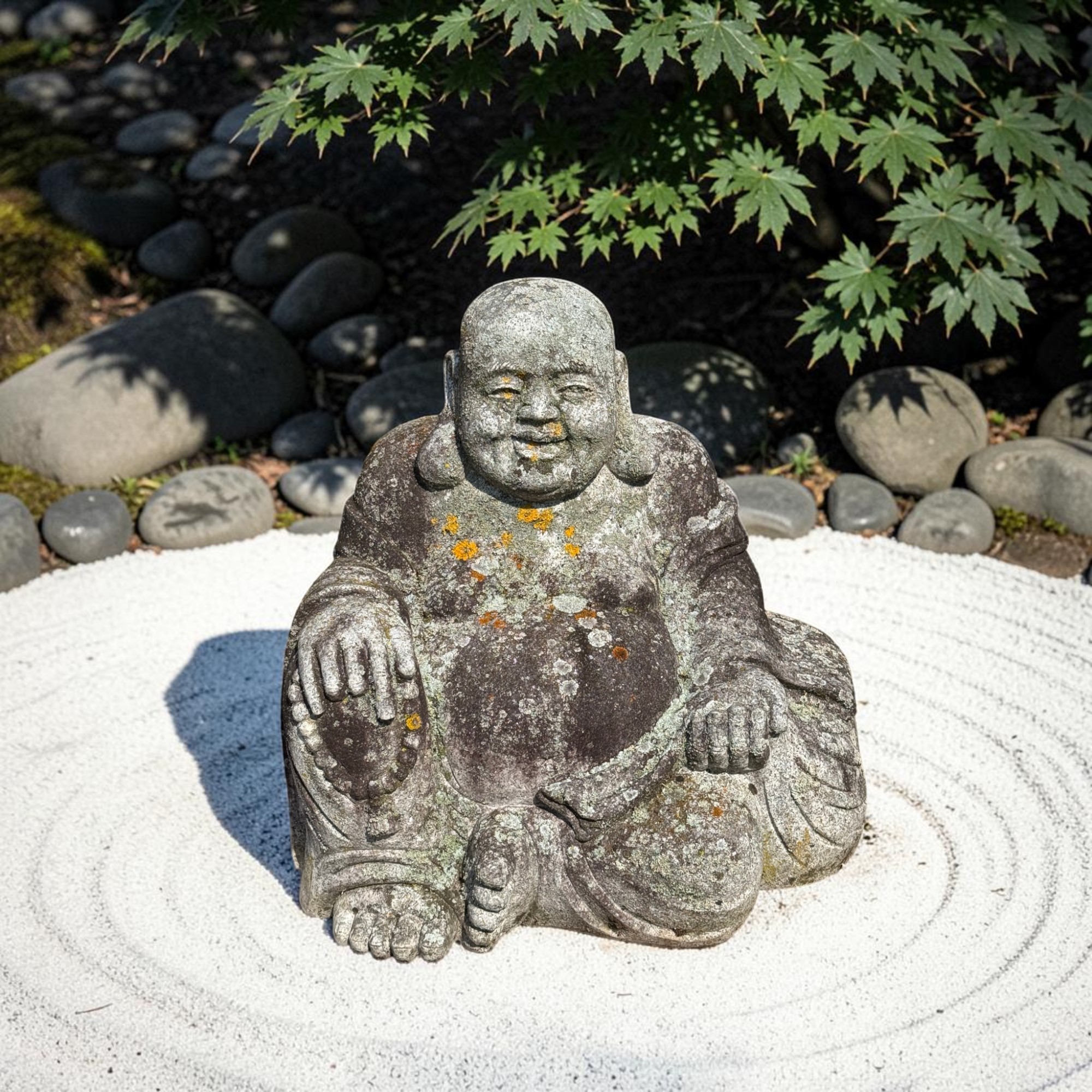Happy Buddha aus Granit - Alte Steinfigur Gartenfigur