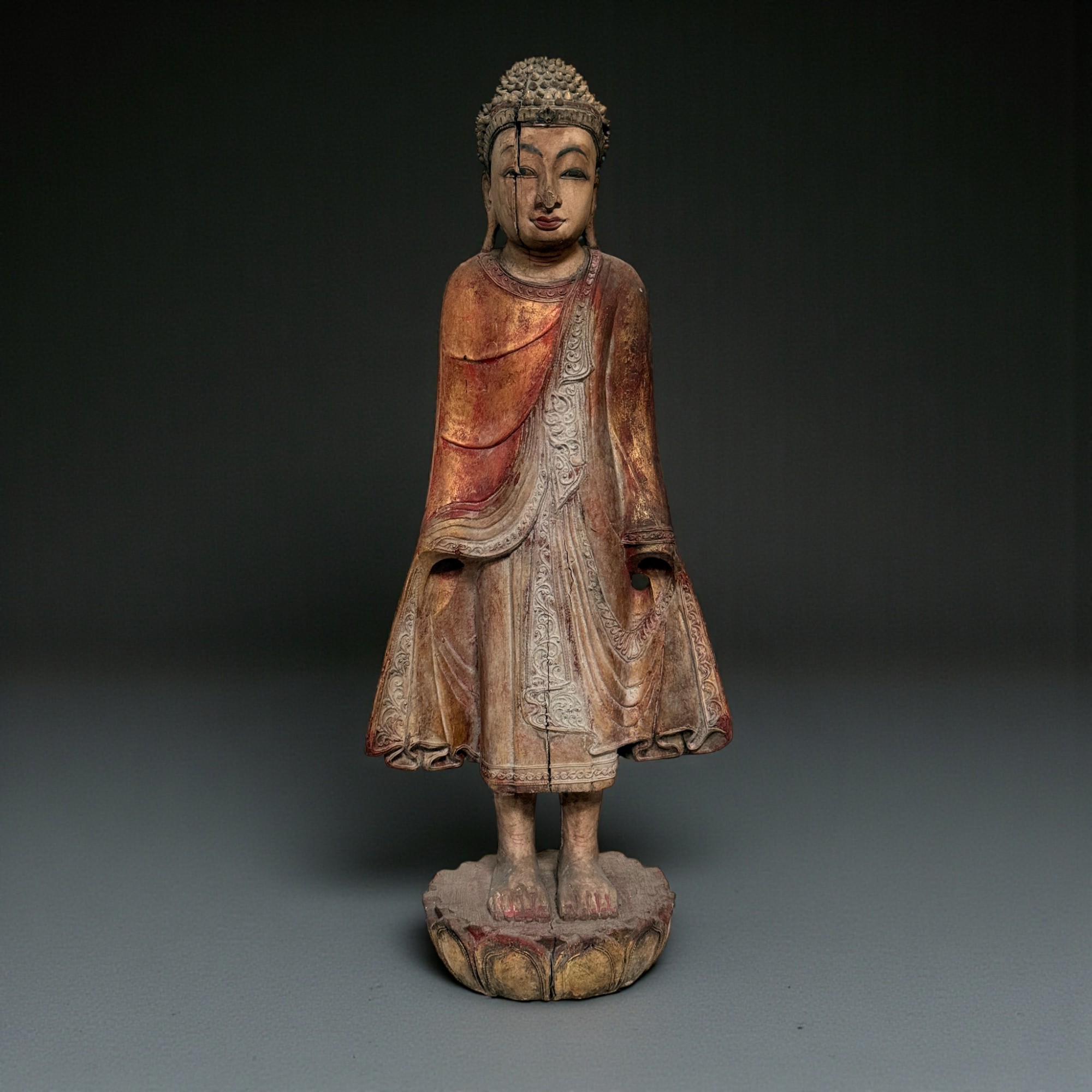Stehender Buddha aus Burma – Teakholz Skulptur ca. 100 Jahre