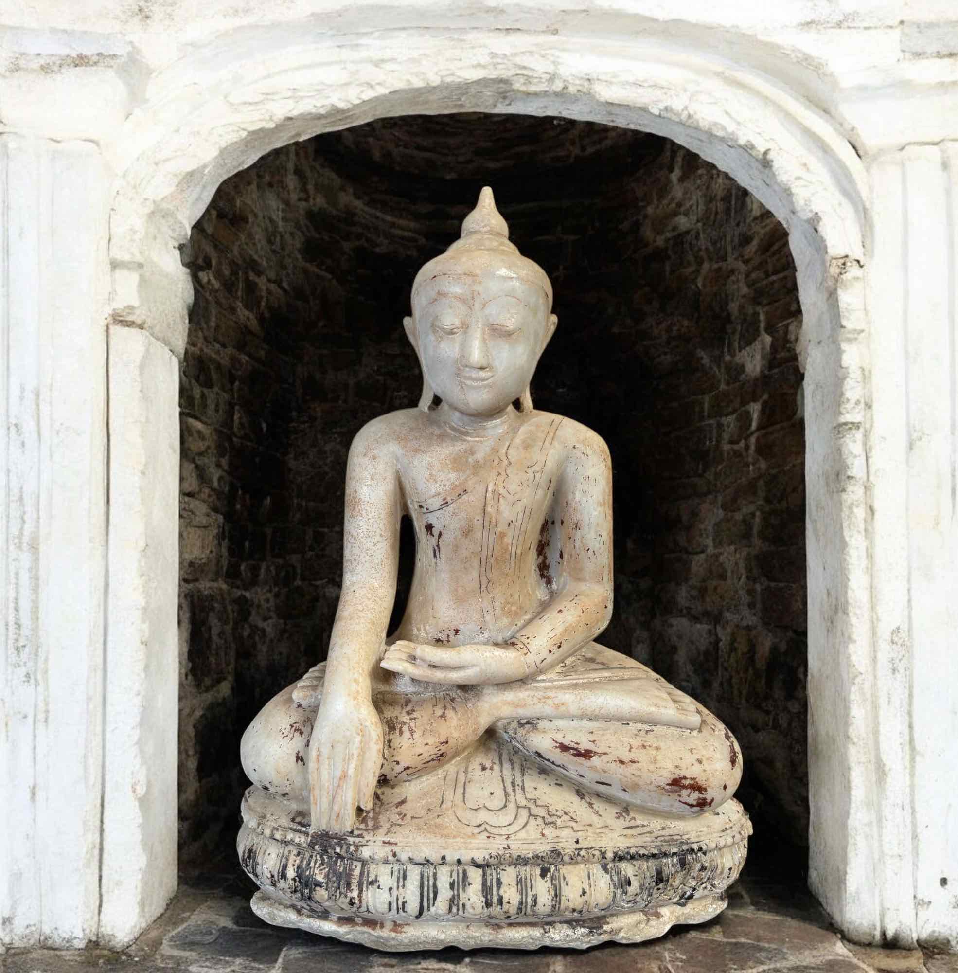 Alte Burma Buddha Statue aus Marmor Stein 66 cm groß