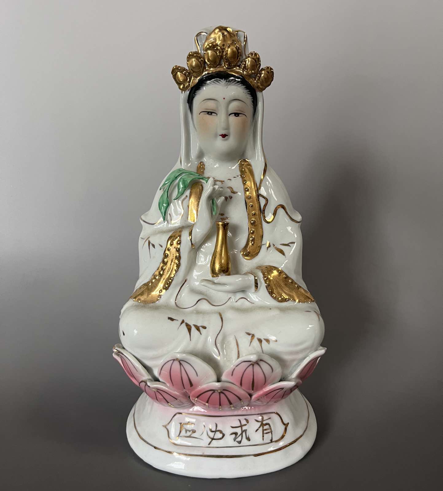 Buddha Figur Kwan-Yin aus Porzellan 23cm groß