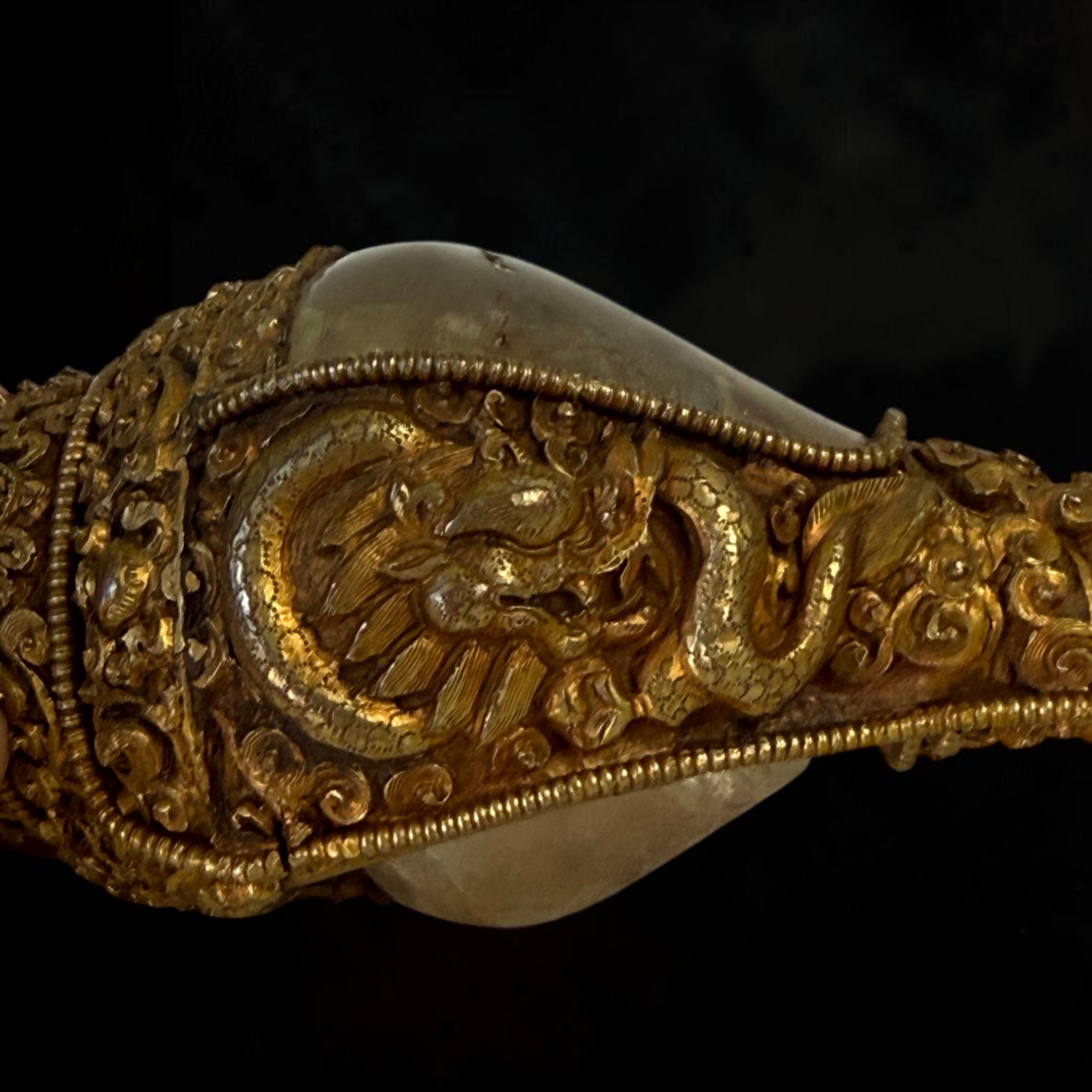 Altes Schneckenhorn Dungkar aus Bergkristall mit Metallfassung Nepal